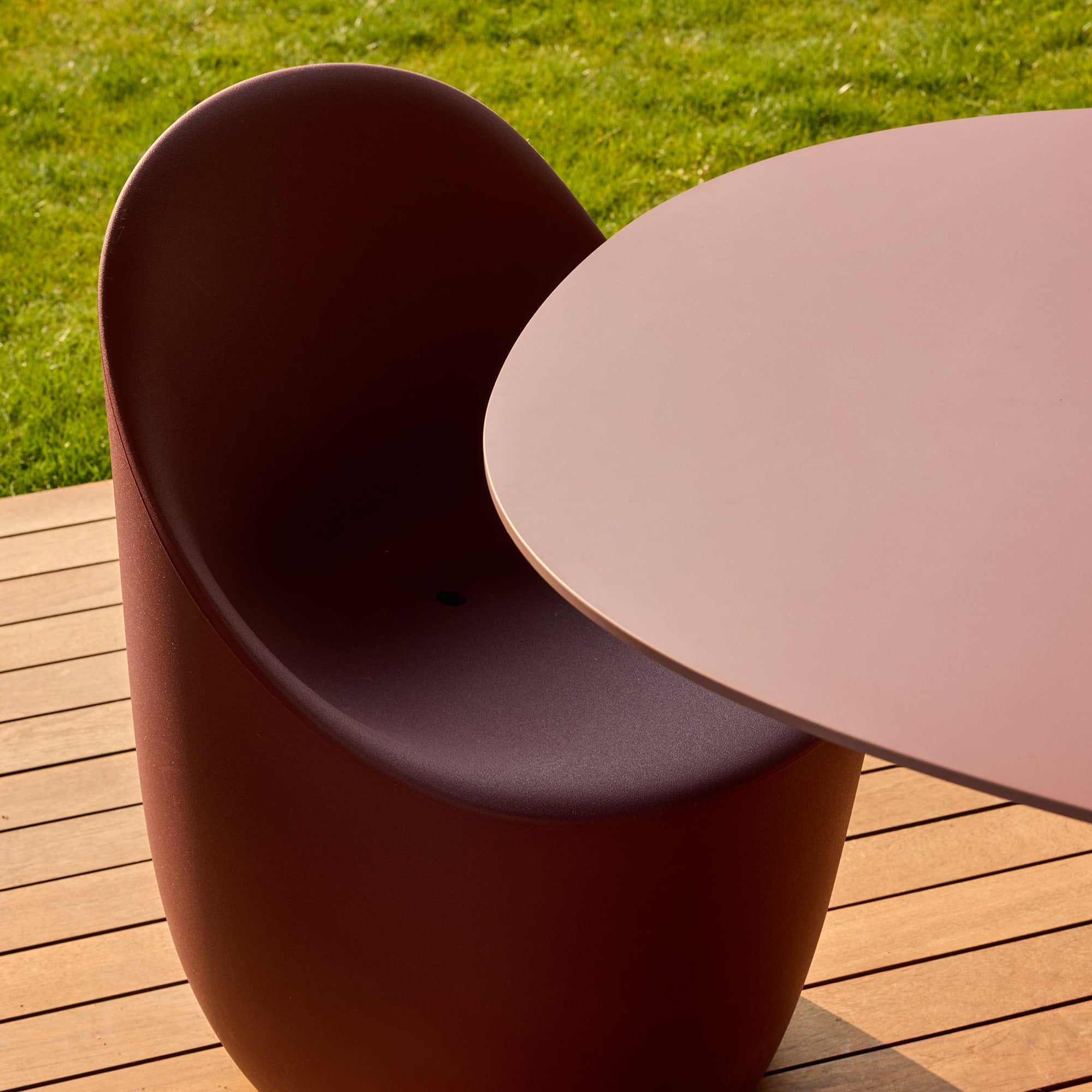 COBBLE outdoor chair in burgundy