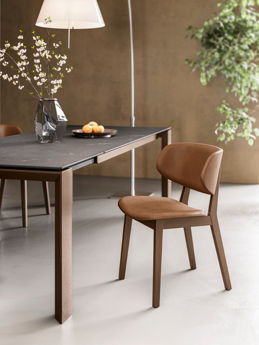 Extendable table OMNIA with a gray top and dark wooden base