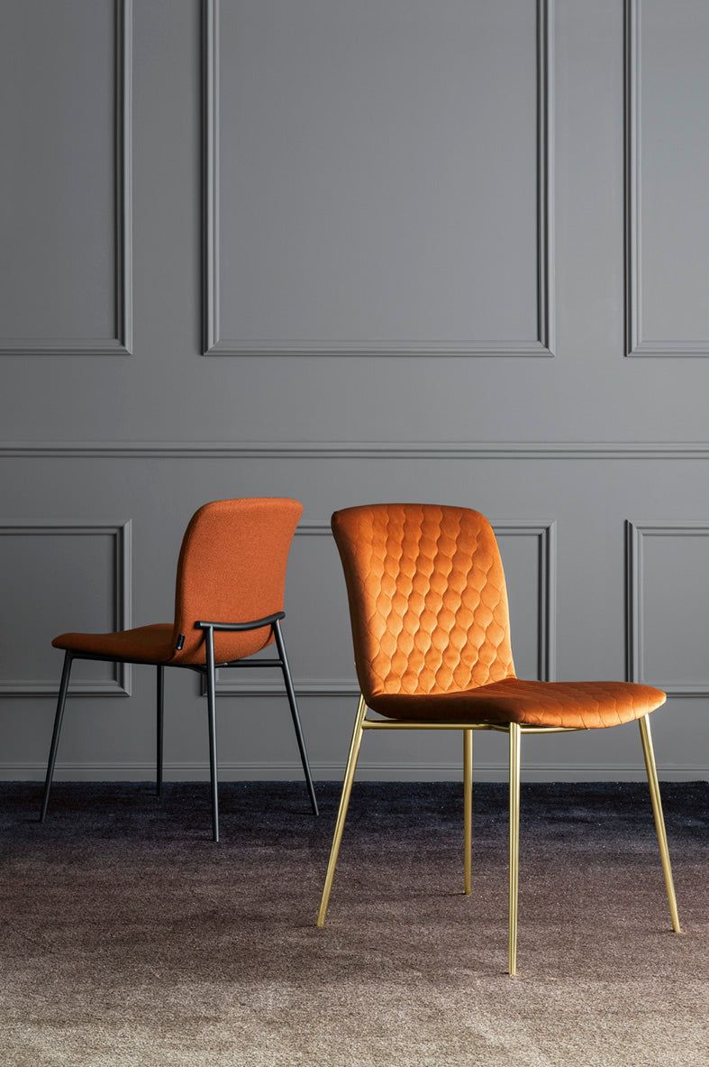 Stolička LOVE čalúnená so zlatým podstavcom