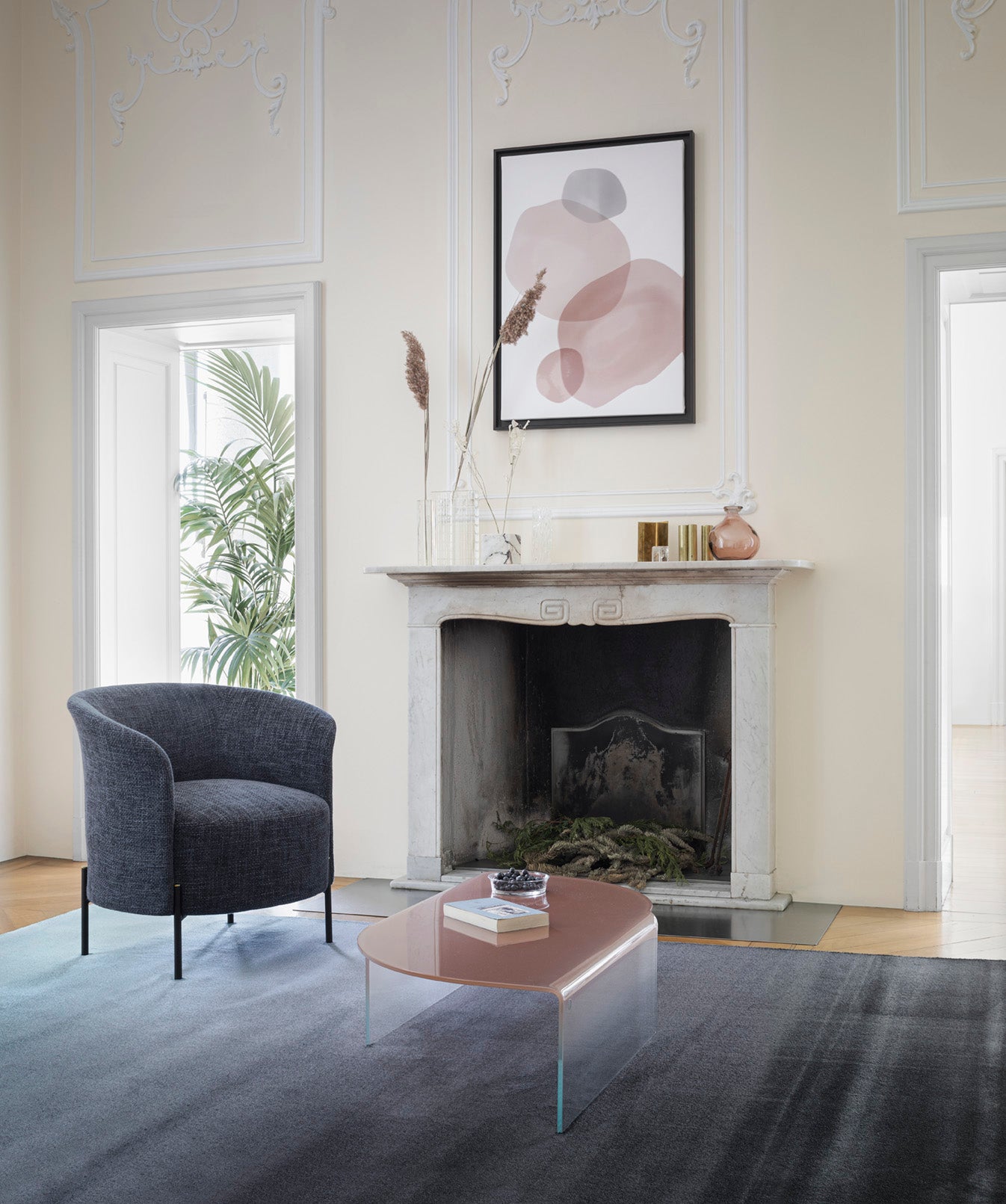 Fotel RENDEZ VOUS čalúnený s čiernym podstavcom