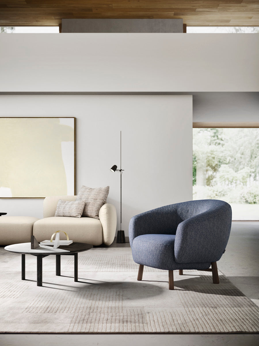 Pohovka RIO čalúnená s čiernym podstavcom