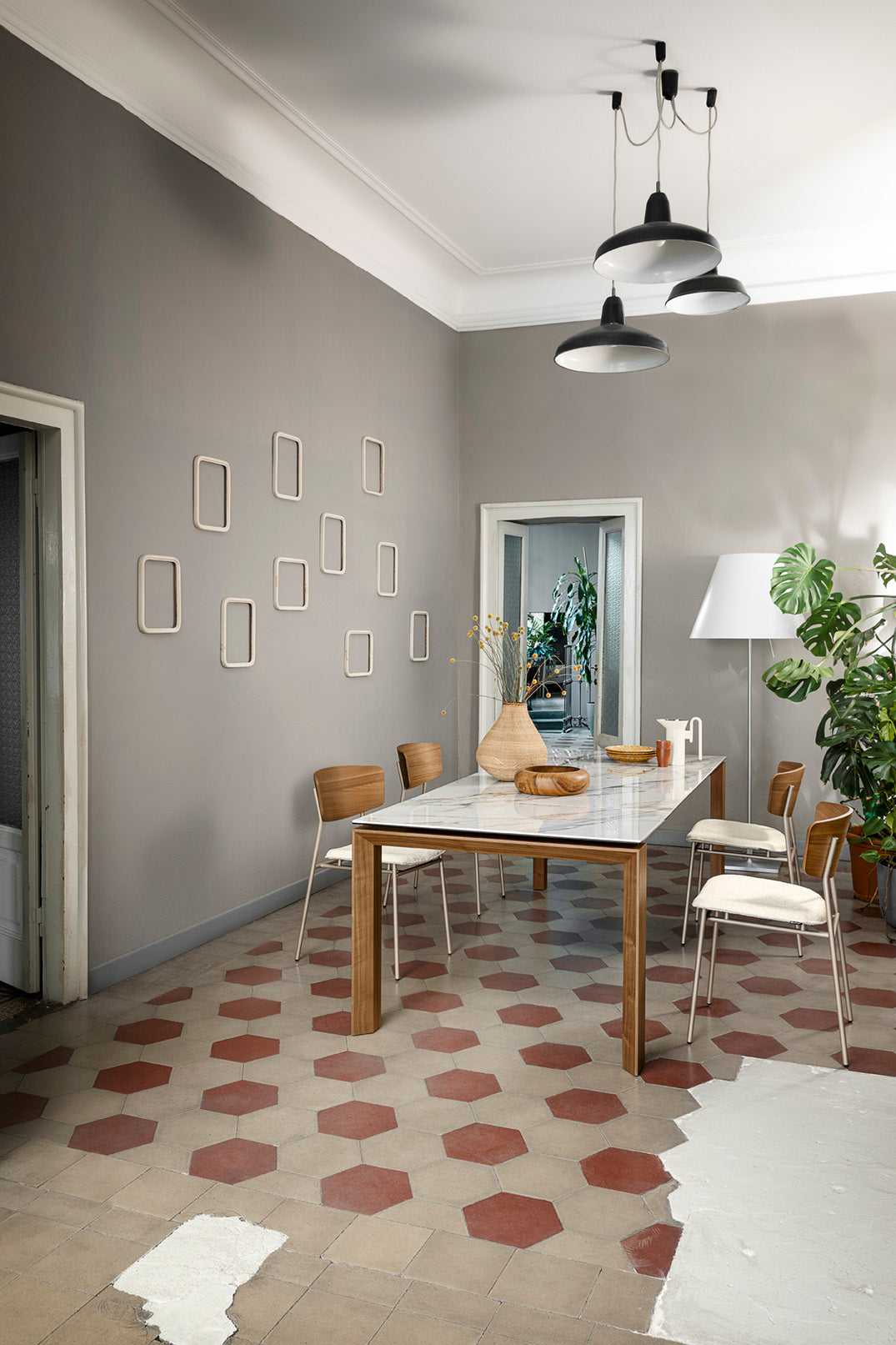 Extendable table OMNIA beige top with walnut base