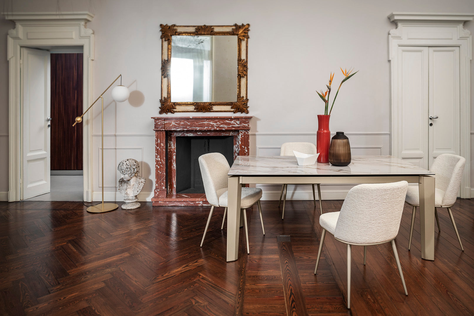 DELTA extendable table with a white top and black base