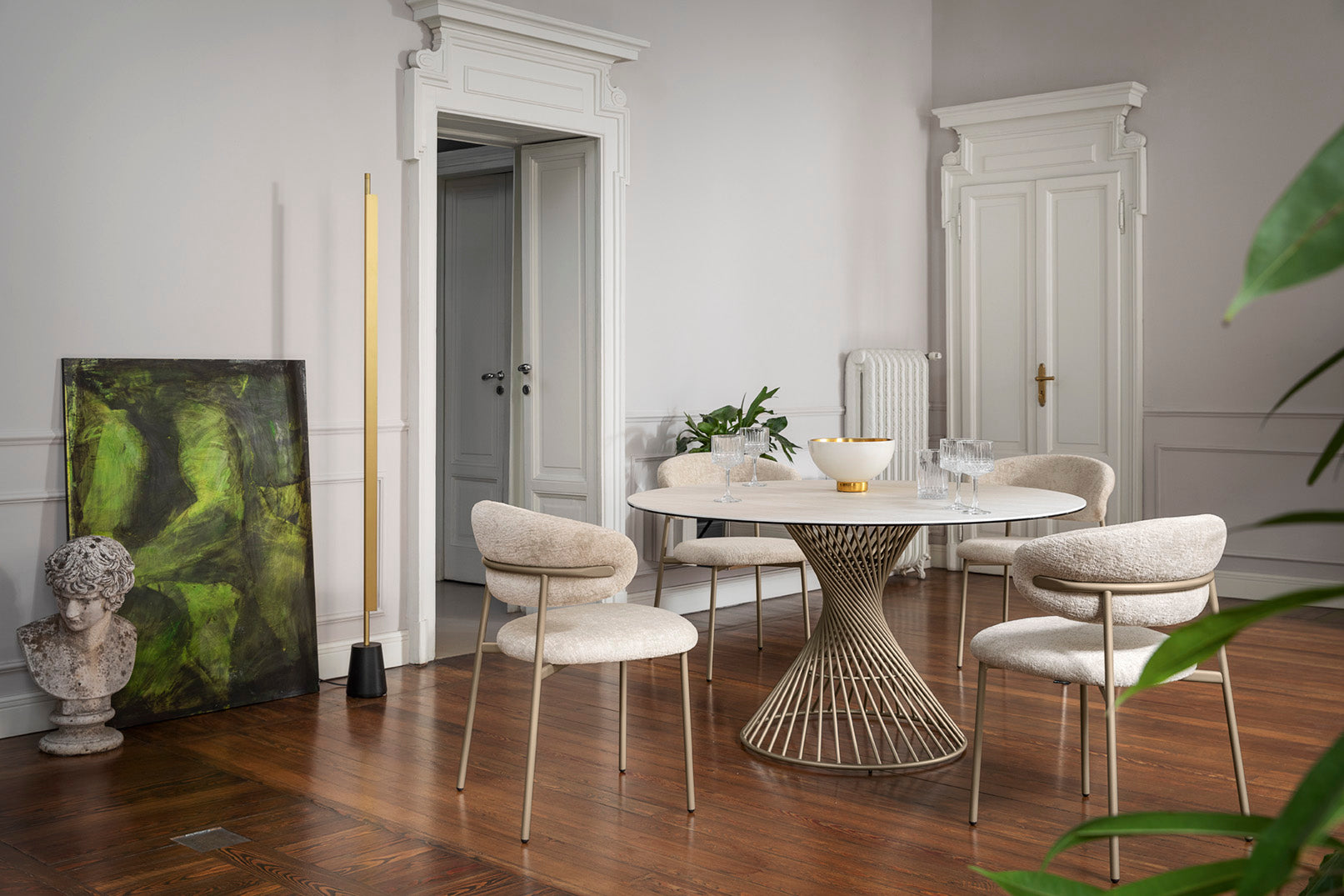 Round Table VORTEX white top with brown base