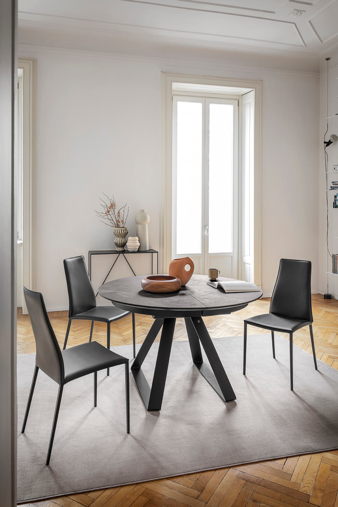 AIDA upholstered chair with a black base