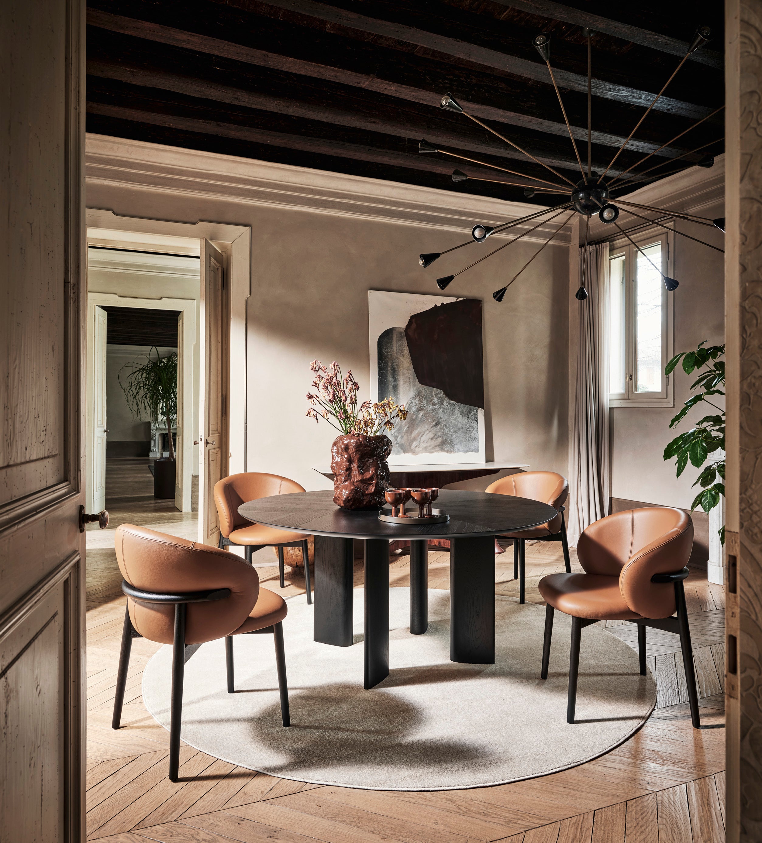 Okrúhly stôl SANDY s čiernou doskou a čiernym podstavcom