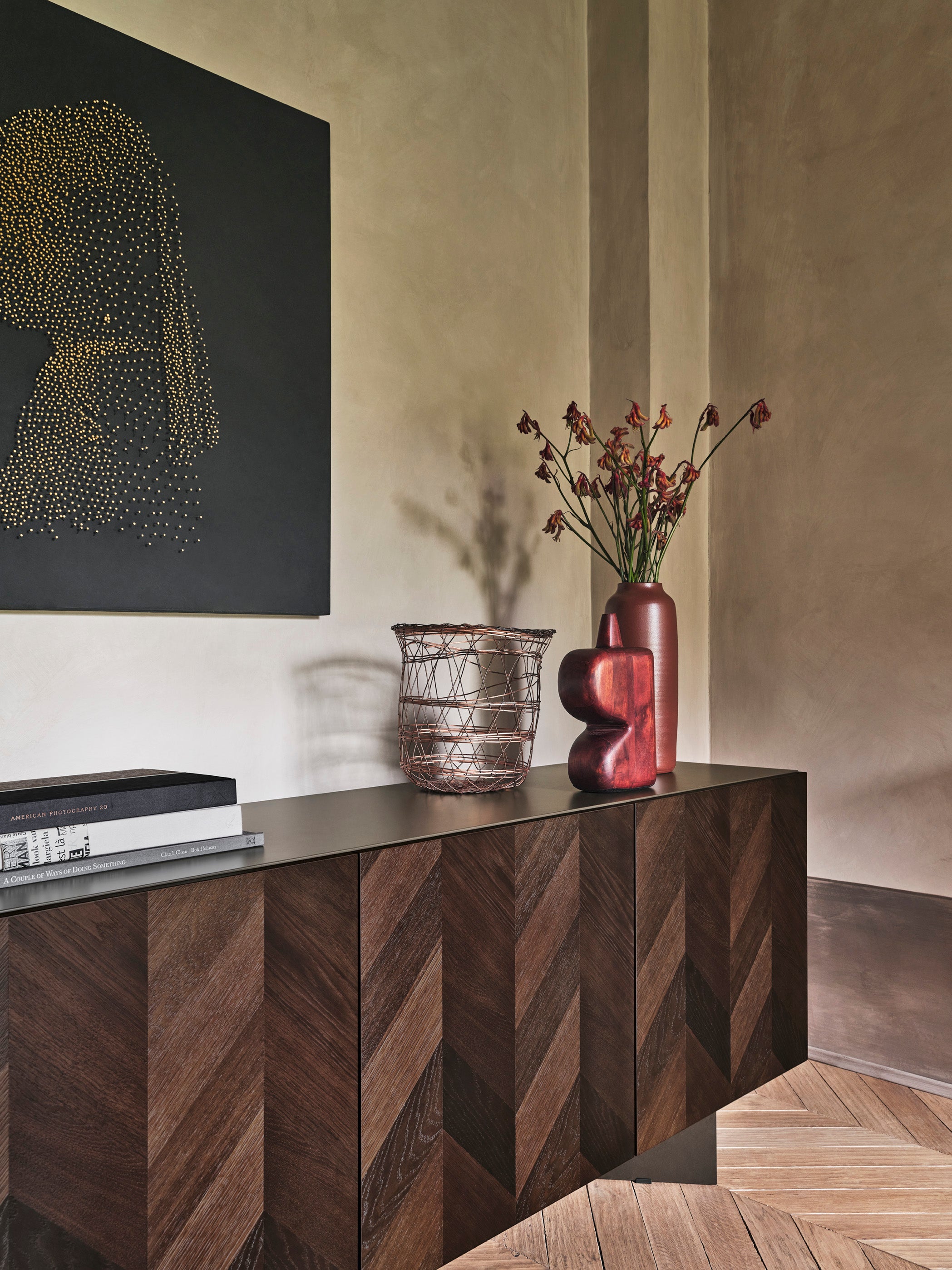 Chest of drawers in walnut wood