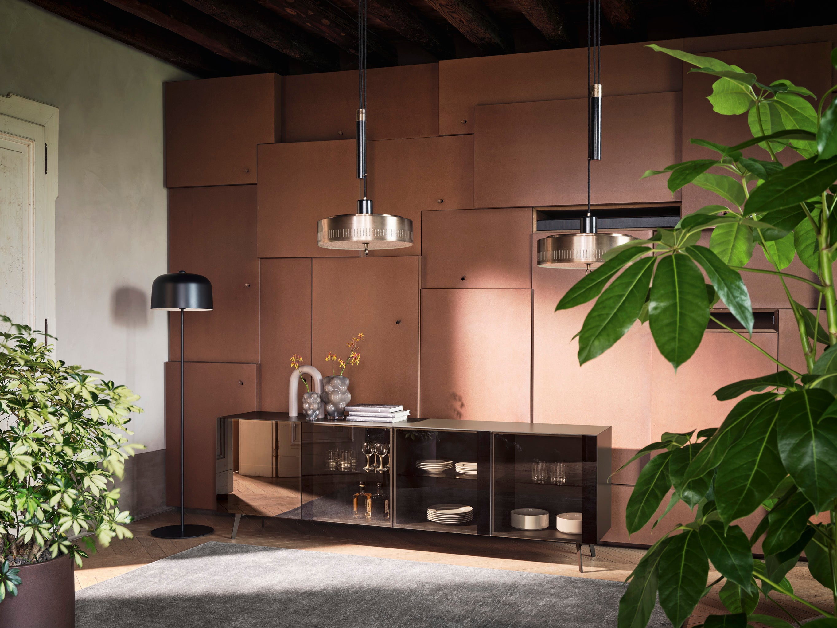 Skriňa CRYSTAL čierna s hnedým sklom