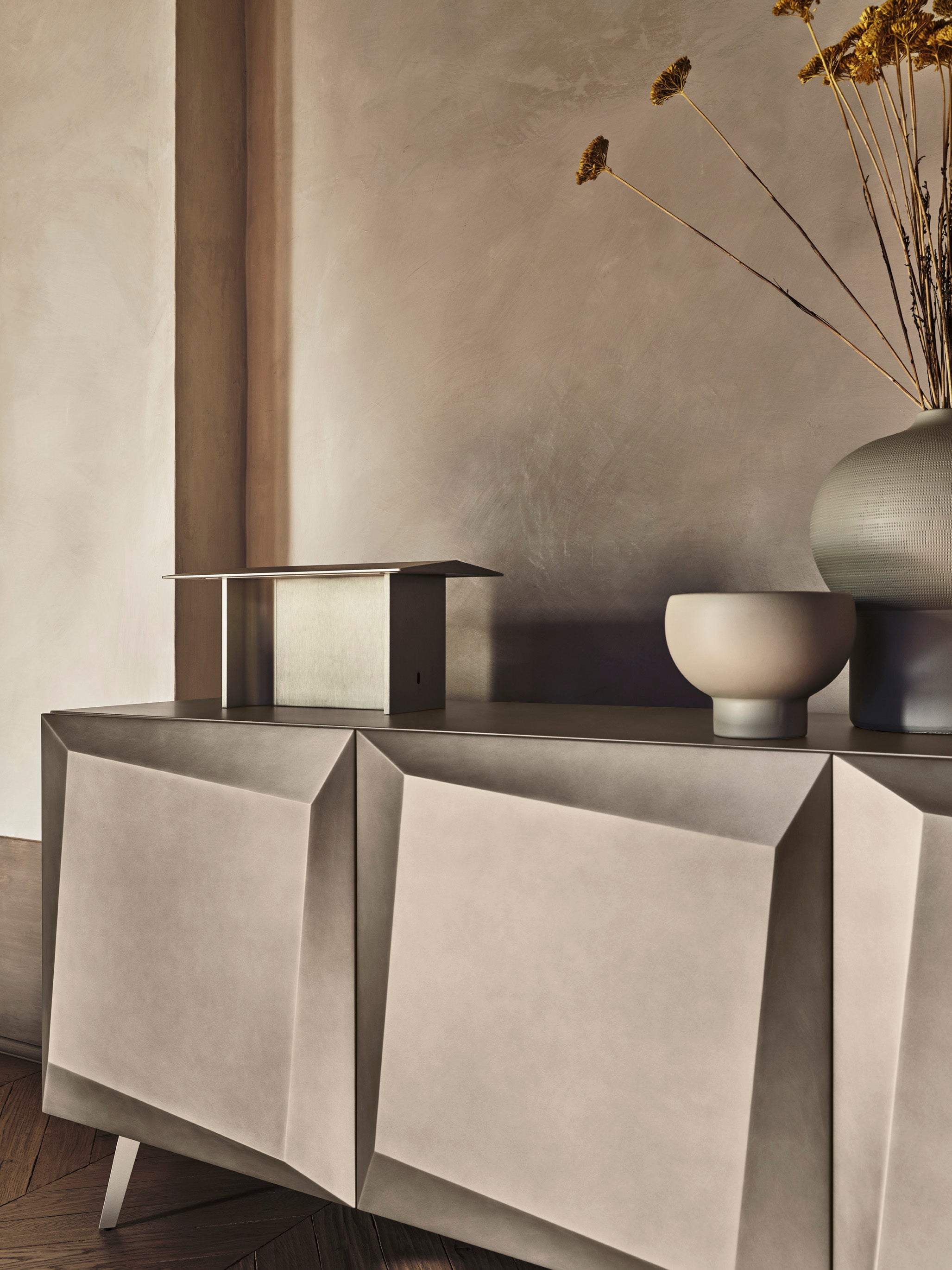 Komoda ALTEREGO matný béžový