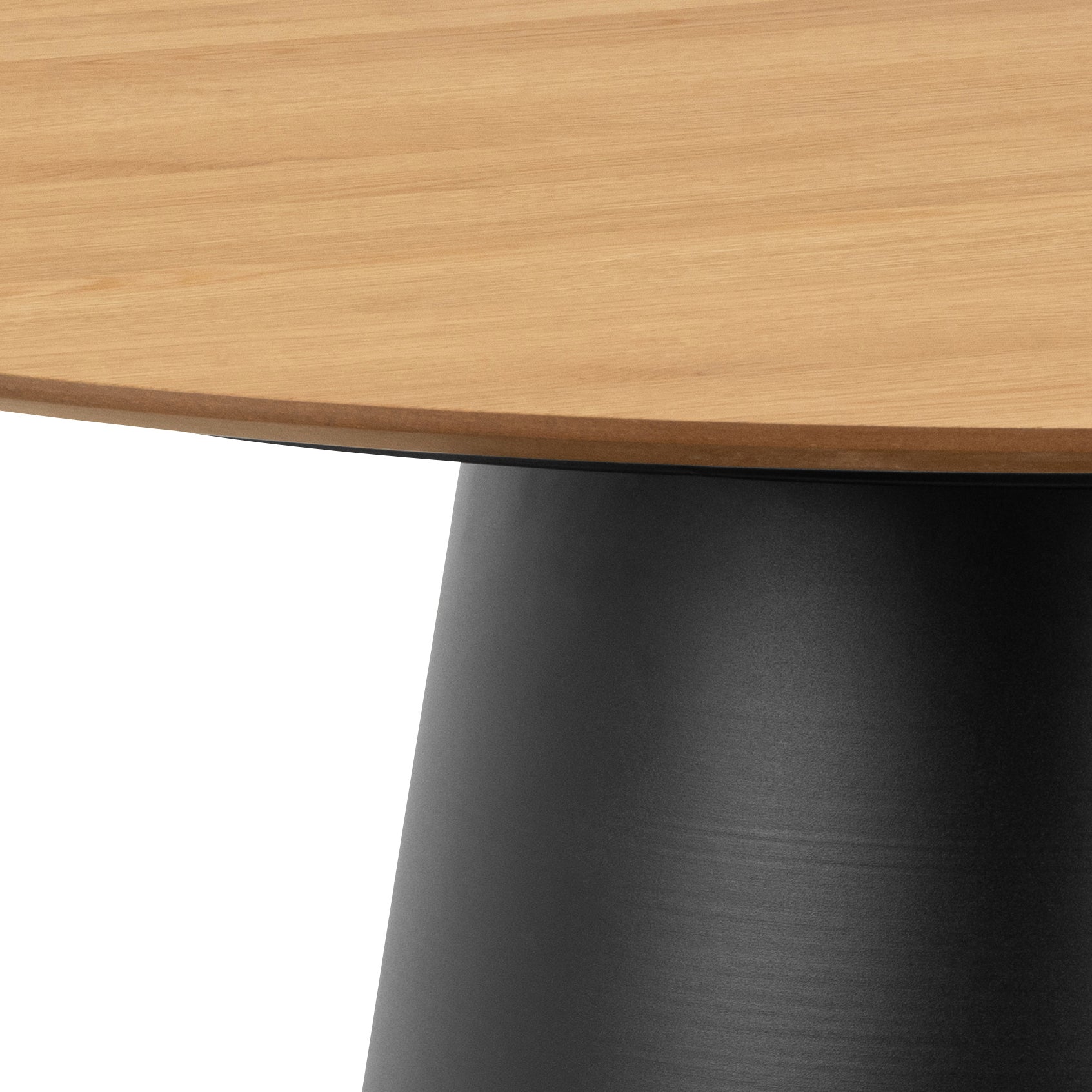 SOLI round table oak veneer