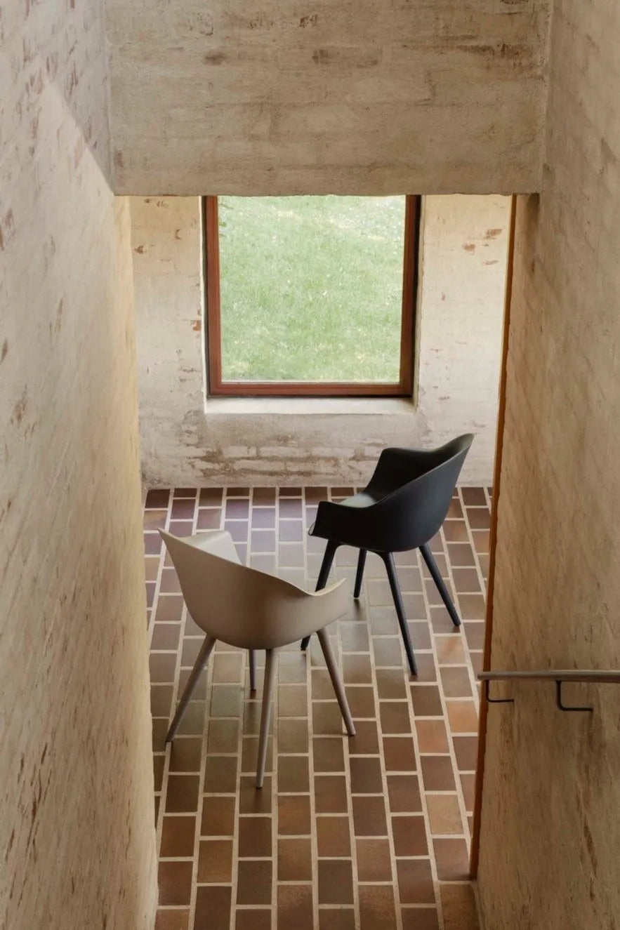 BAT chair brown with black base