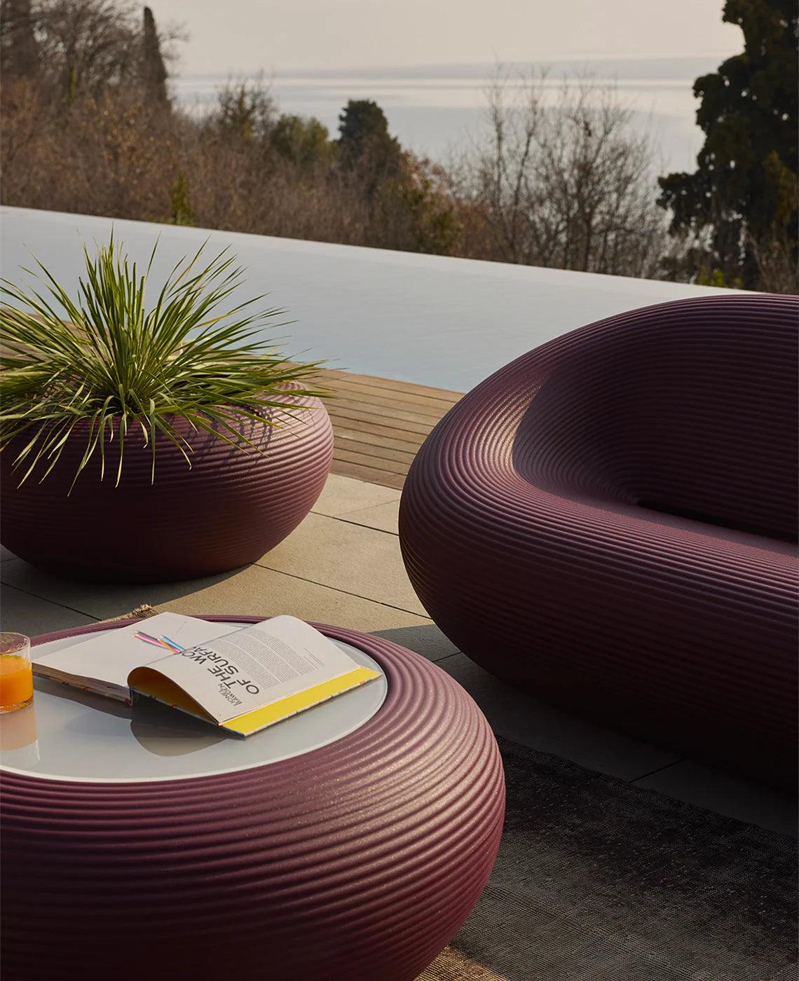 Donica zewnętrzna NAMI bordowy Qeeboo    Eye on Design