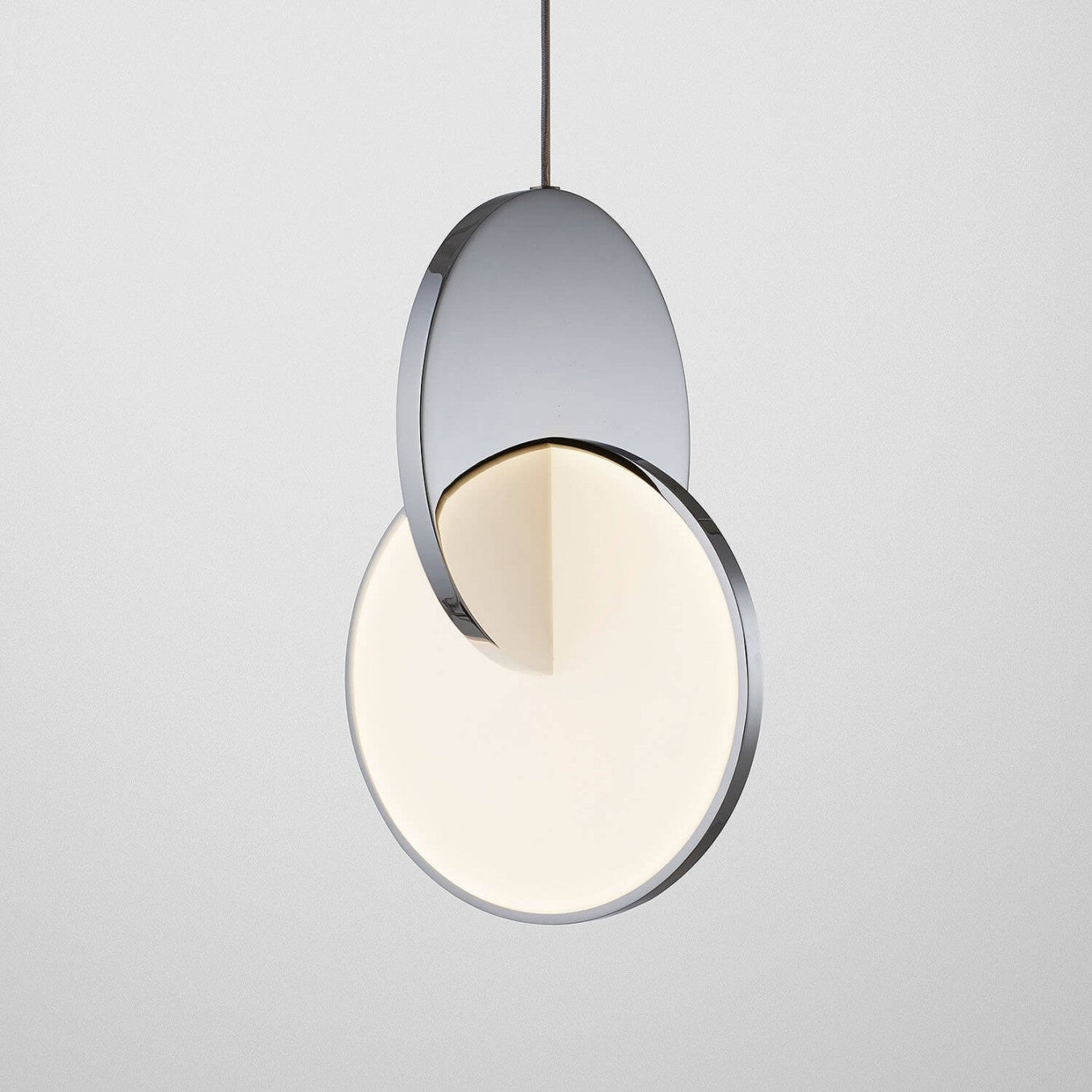 Chromovaná závesná lampa ECLIPSE