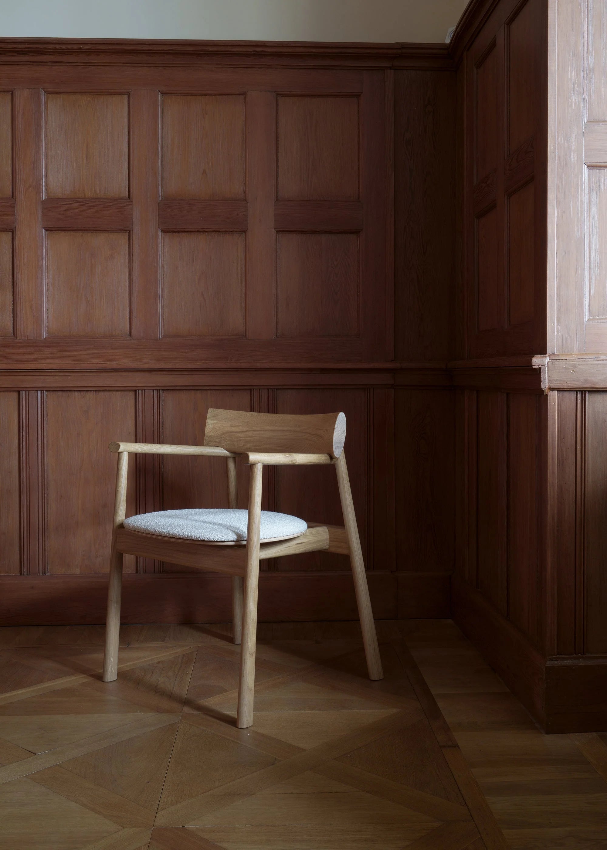 Stolička ELIPSA SOFT z dubového dreva a čierneho boucle