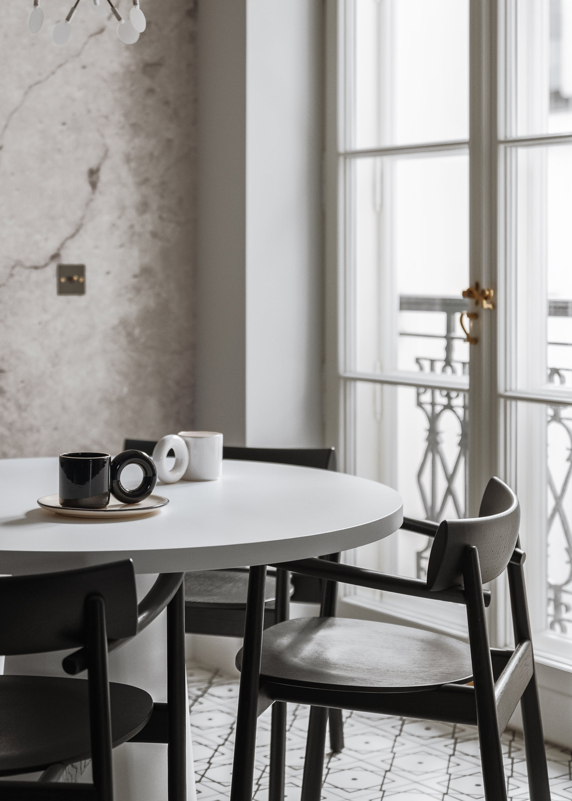 Stolička ELIPSA SOFT z dubového dreva a čierneho boucle