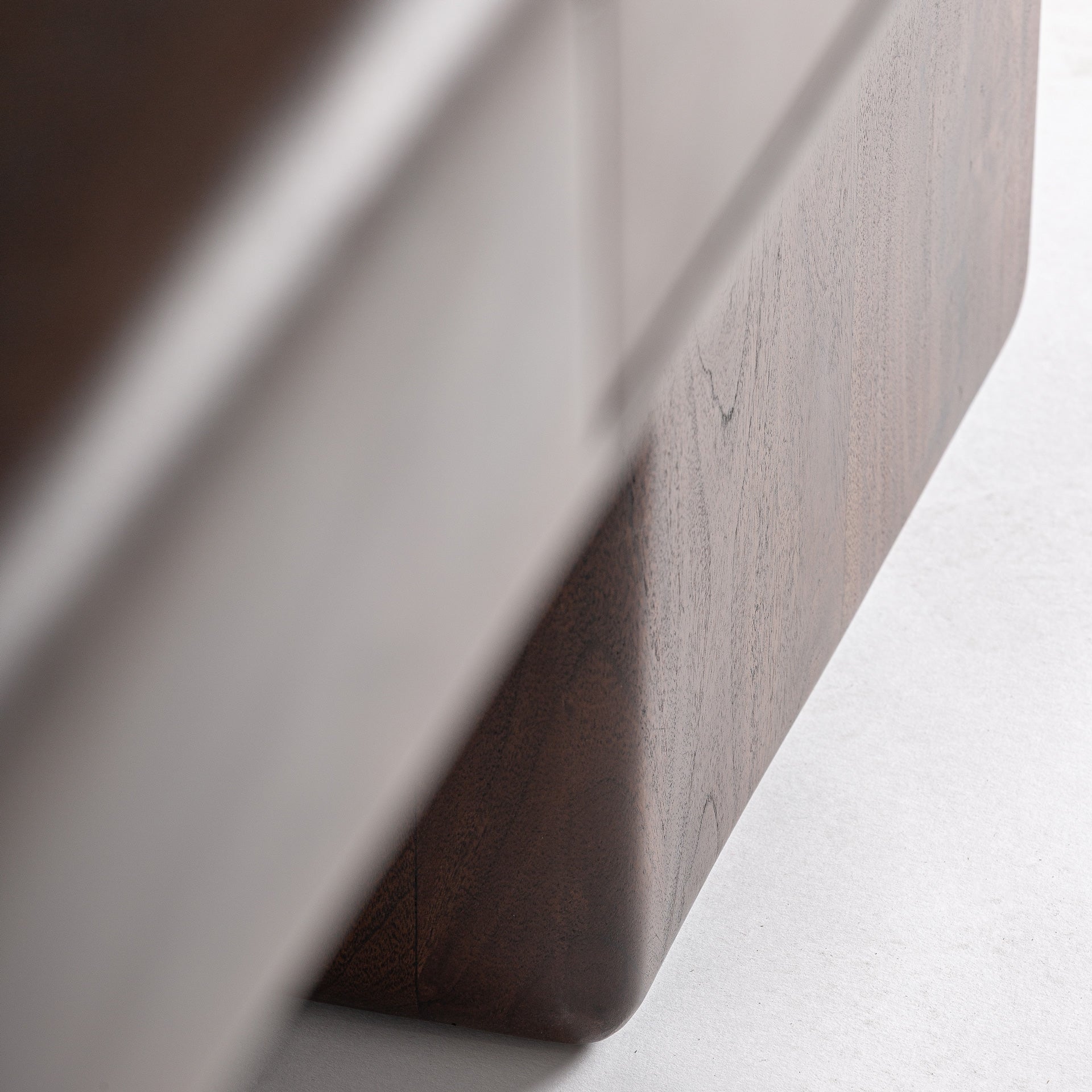 EYZIES Desk in Acacia Wood