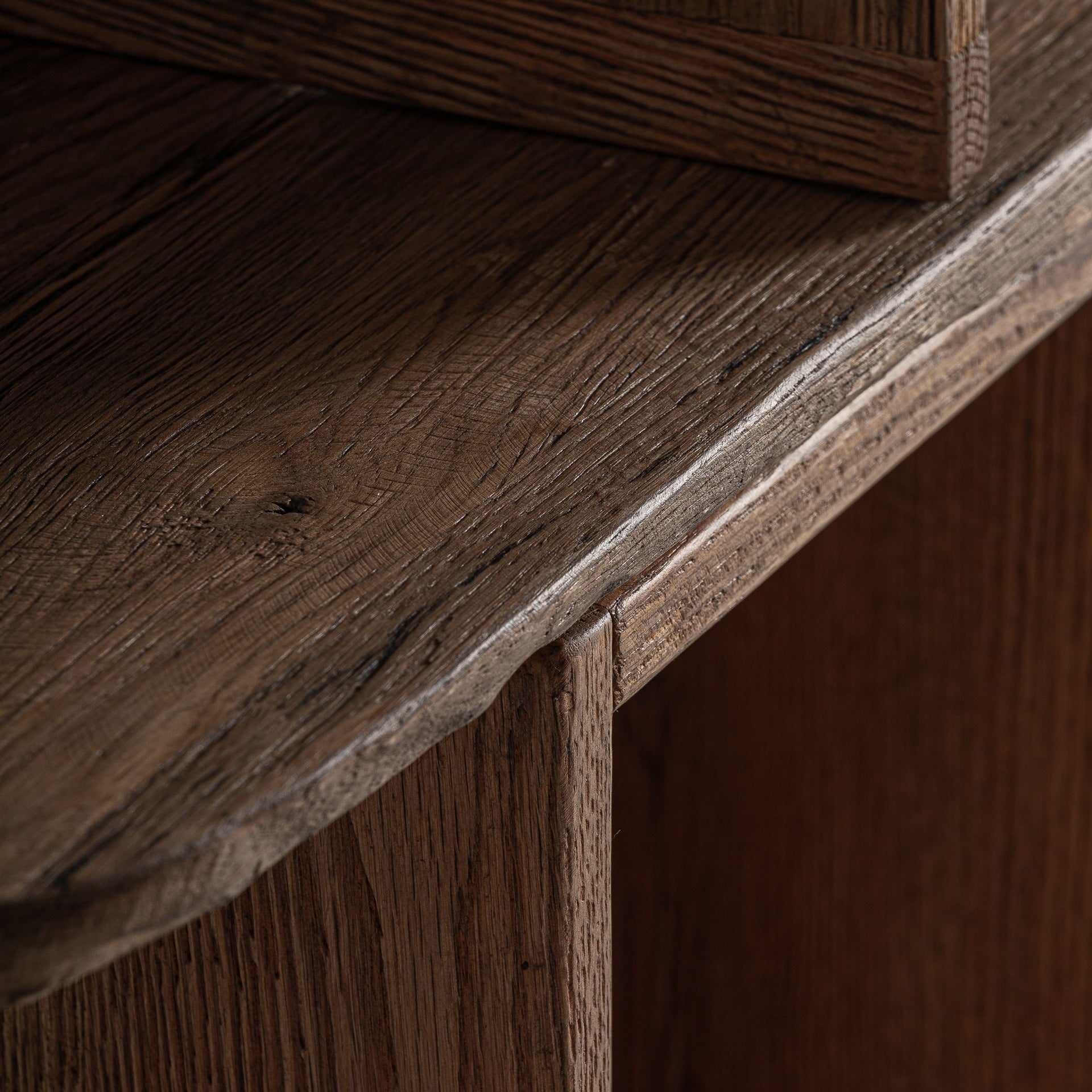 Regál BRUSQUE z dubového dreva