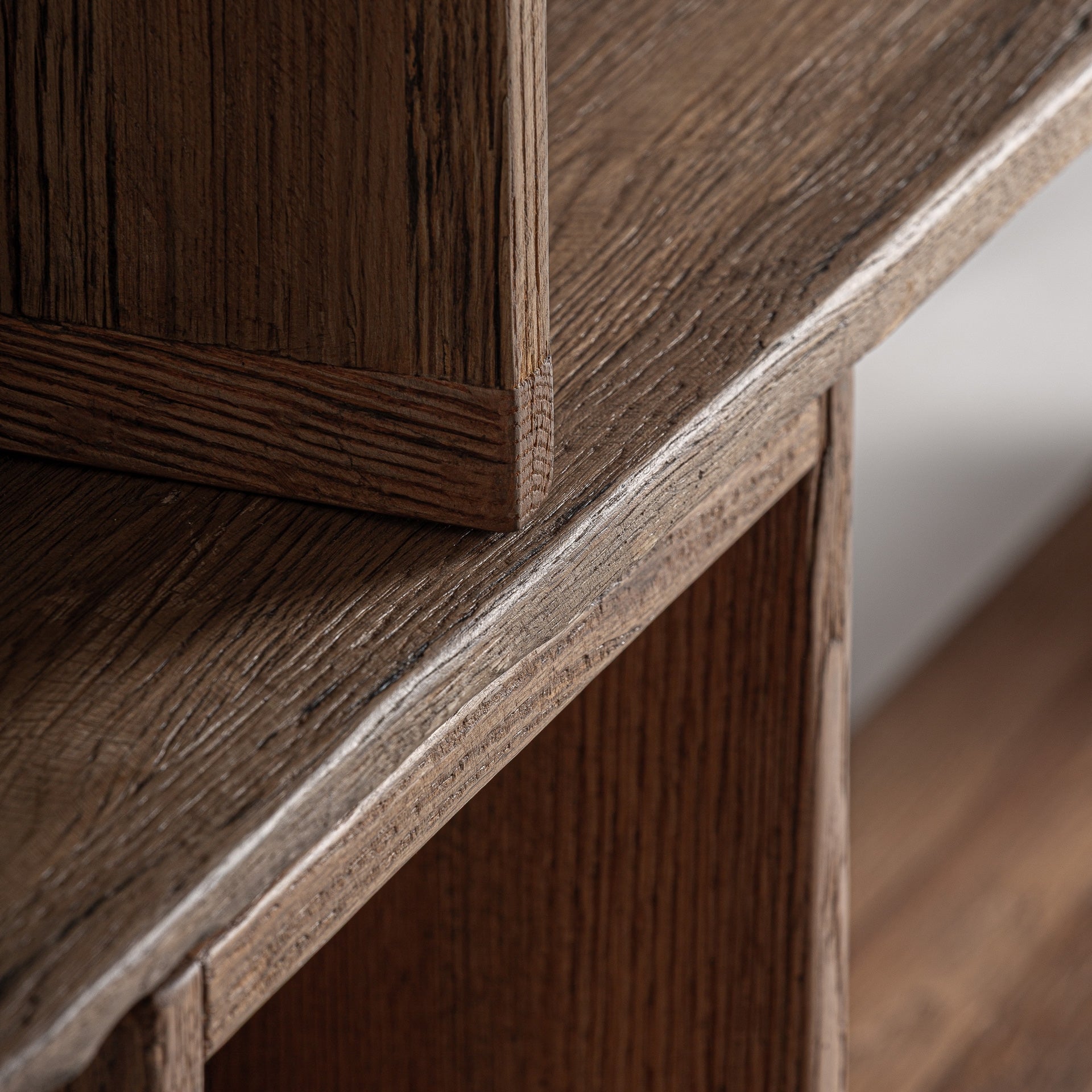 Regál BRUSQUE z dubového dreva