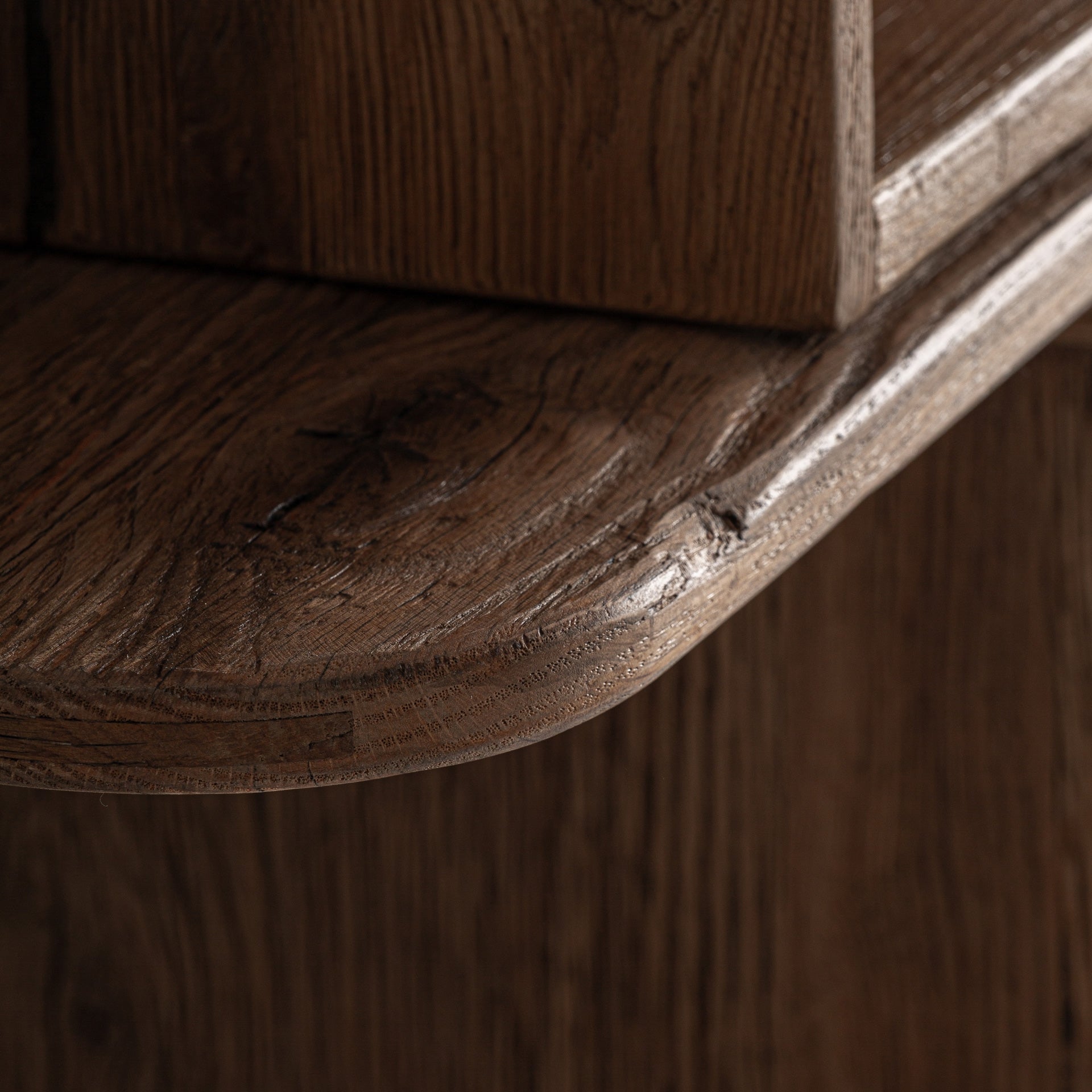 Regál BRUSQUE z dubového dreva