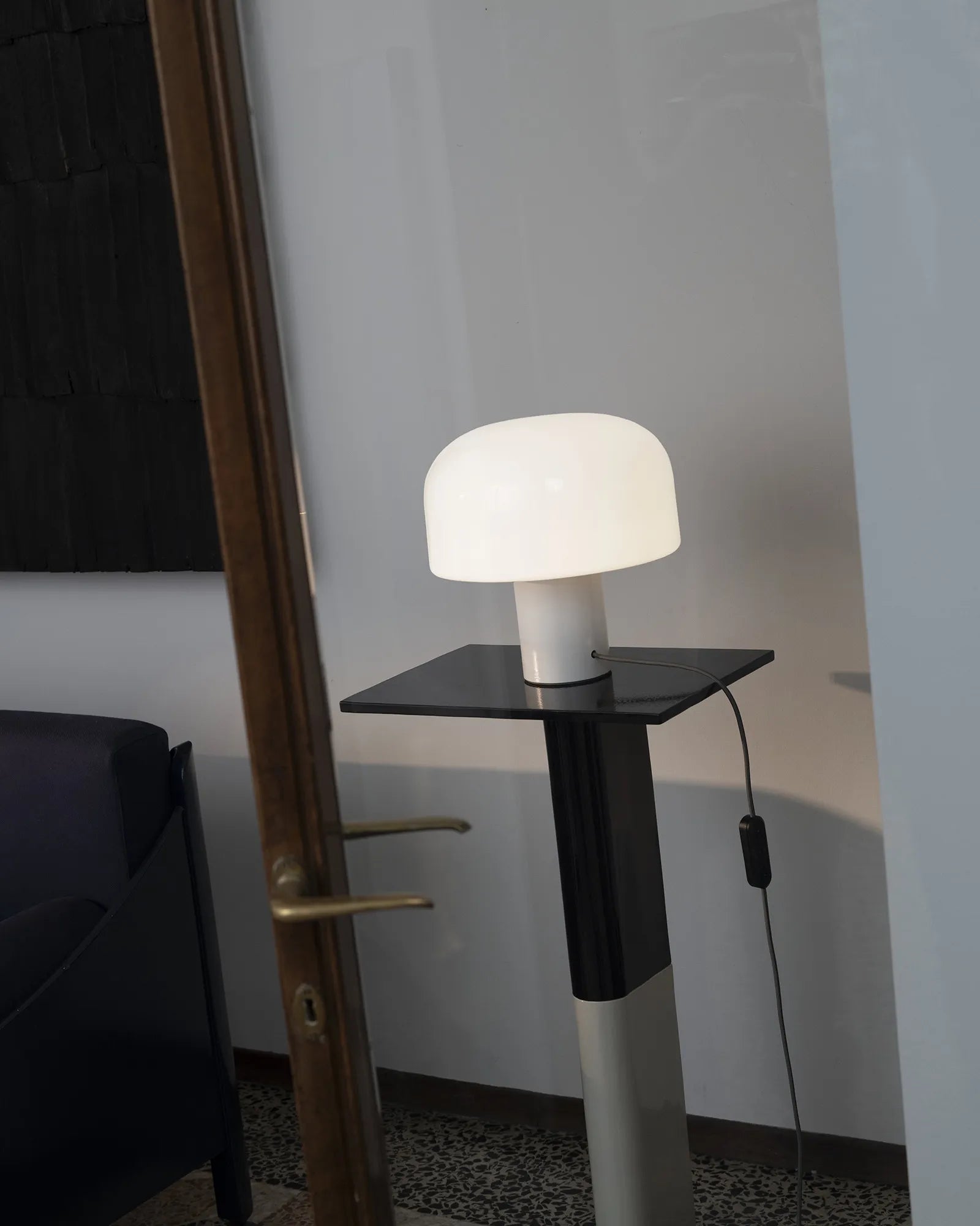 BELLHOP T White Table Lamp