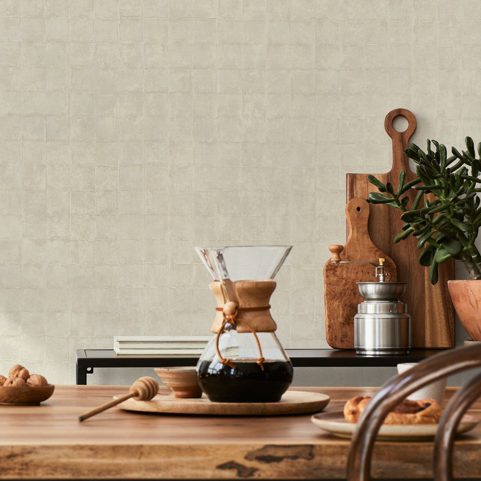 Tapeta so štruktúrou napodobňujúcou dlaždice FAENZA - IVOIRE slonová kosť