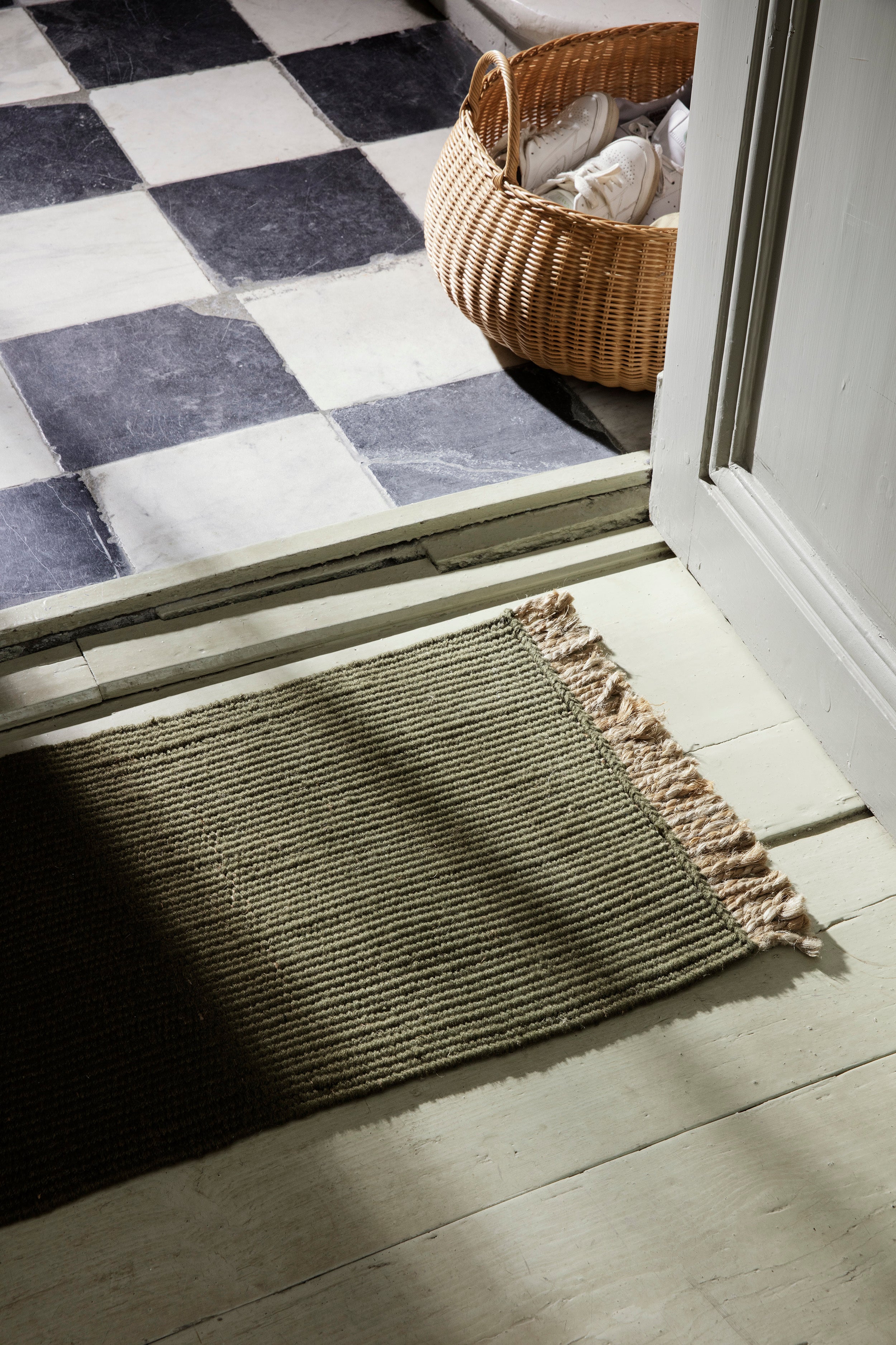 Koberec BLOCK MAT olivový s béžovými strapcami