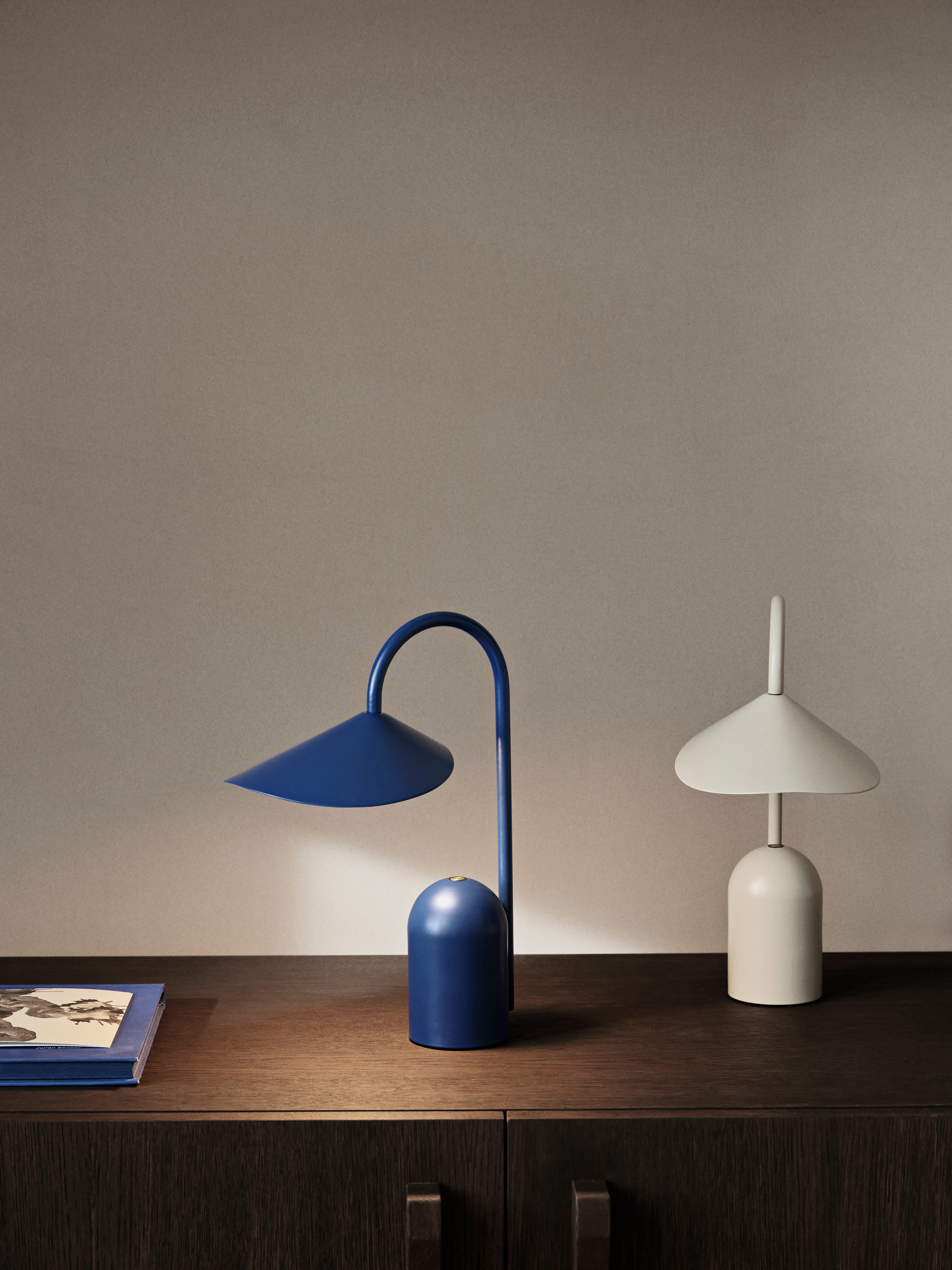 Blue ARUM Portable lamp