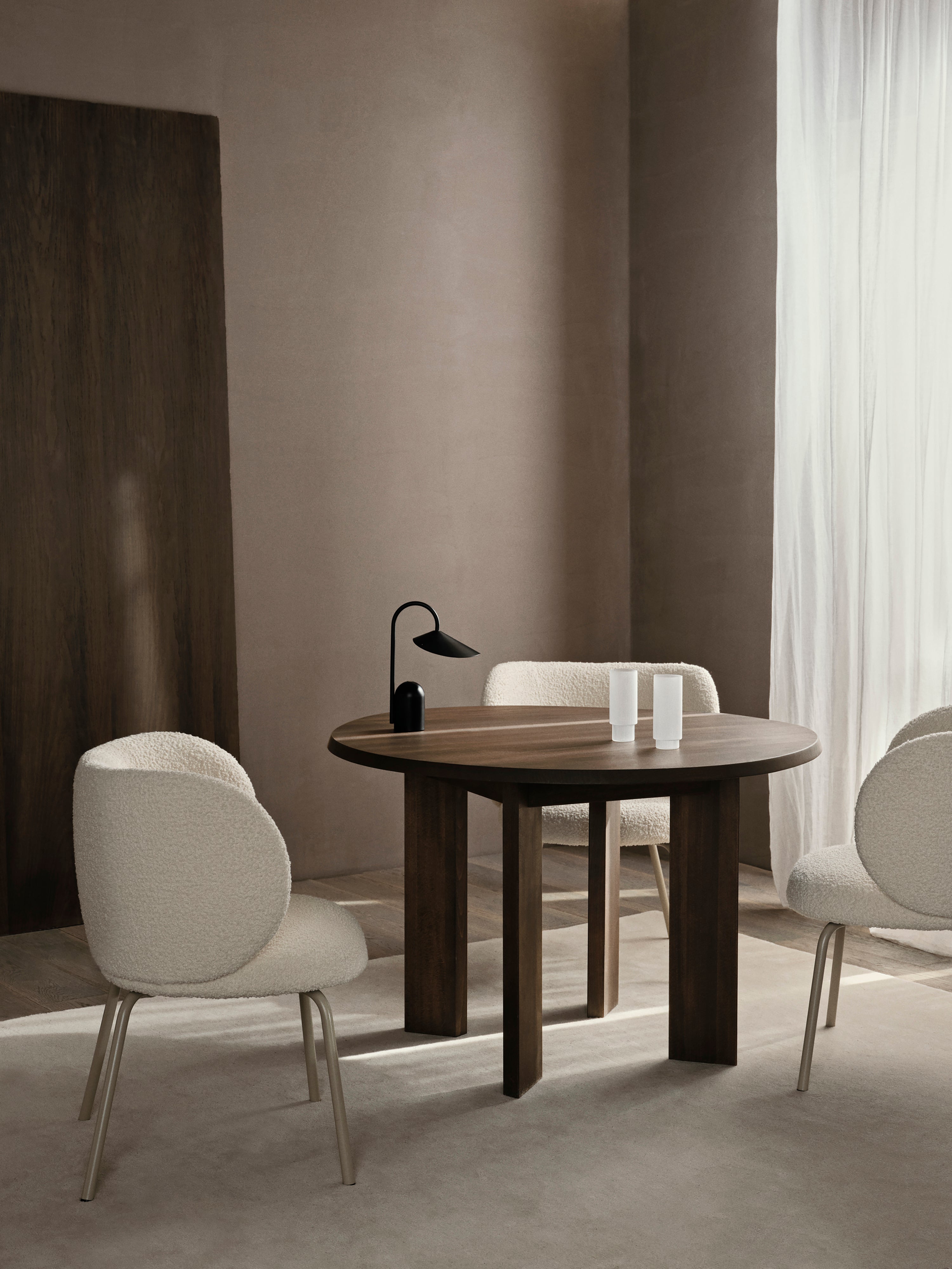 Chair with armrests Rico Nordic Bouclé broken white with beige base