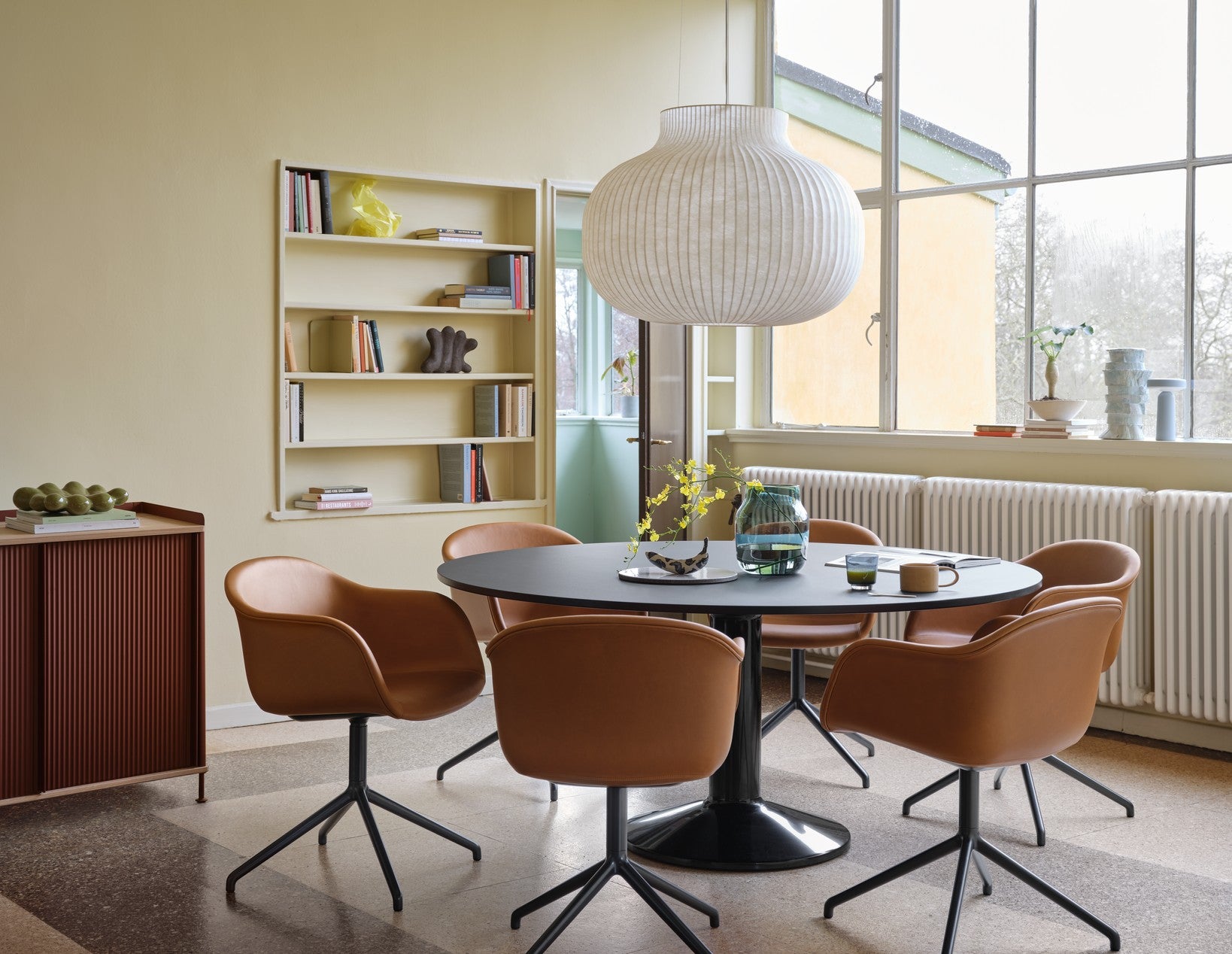 MIDST black round table