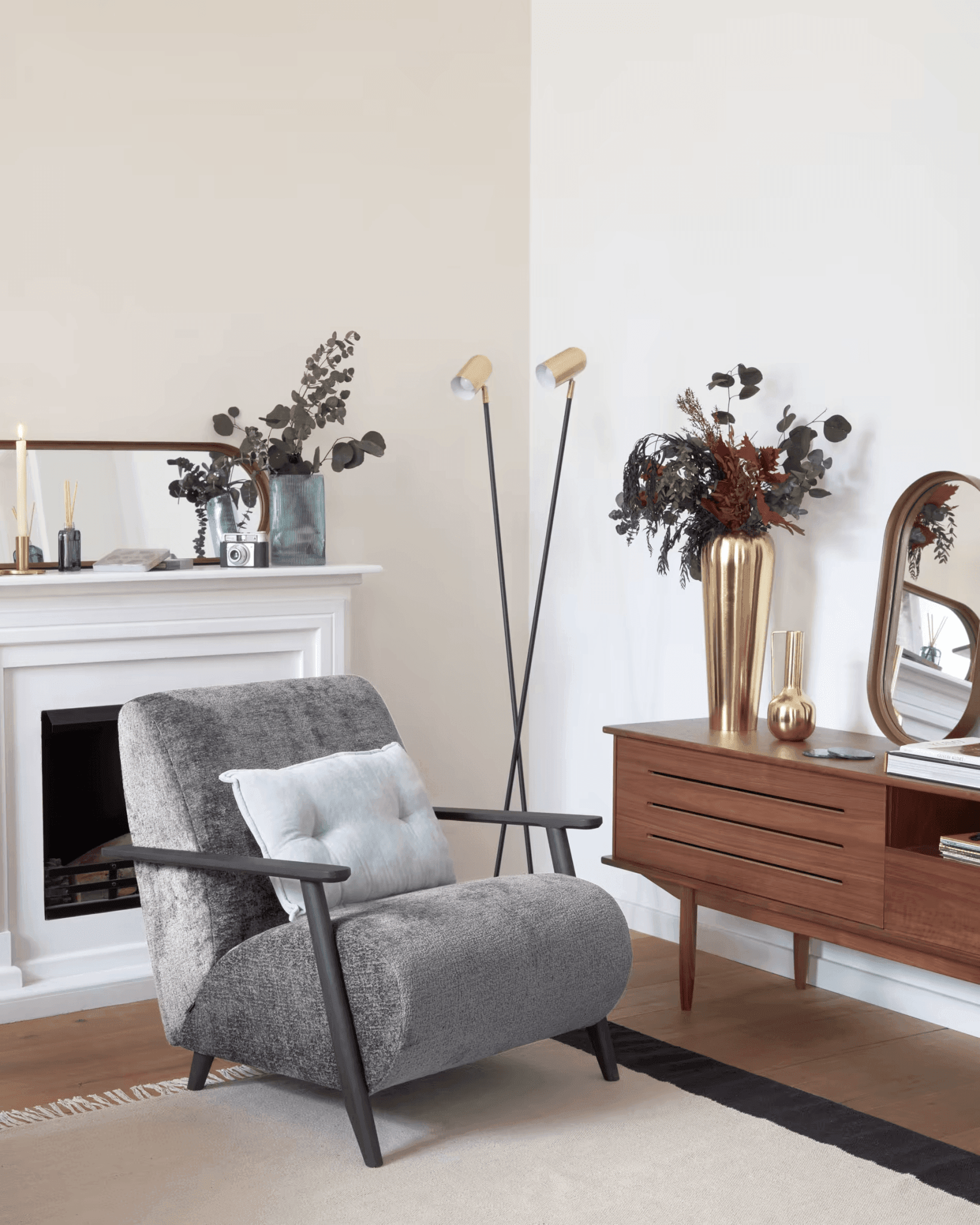 Fotel MEGHAN szary szenil z wenge podstawą La Forma    Eye on Design