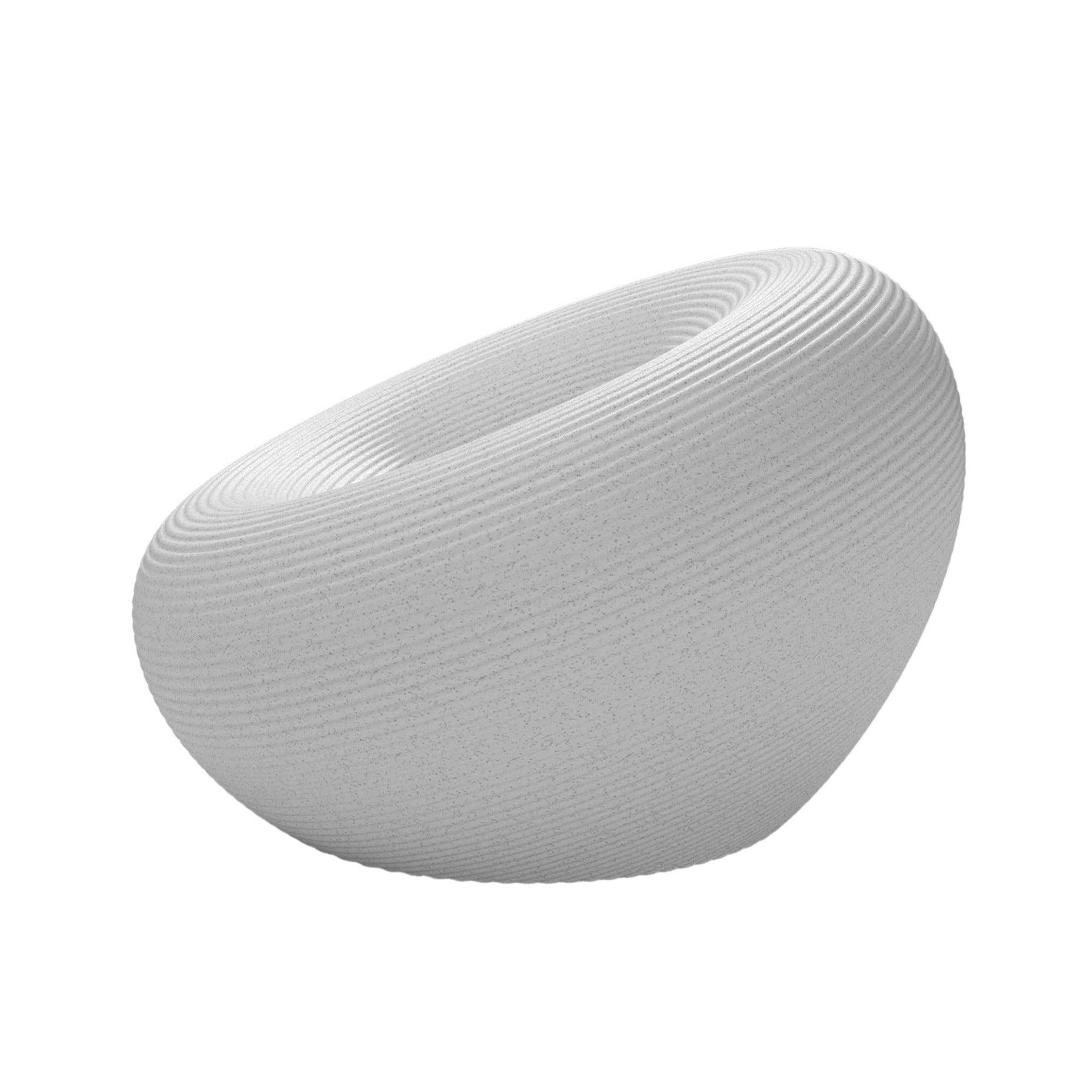 Fotel zewnętrzny NAMI biały Qeeboo    Eye on Design