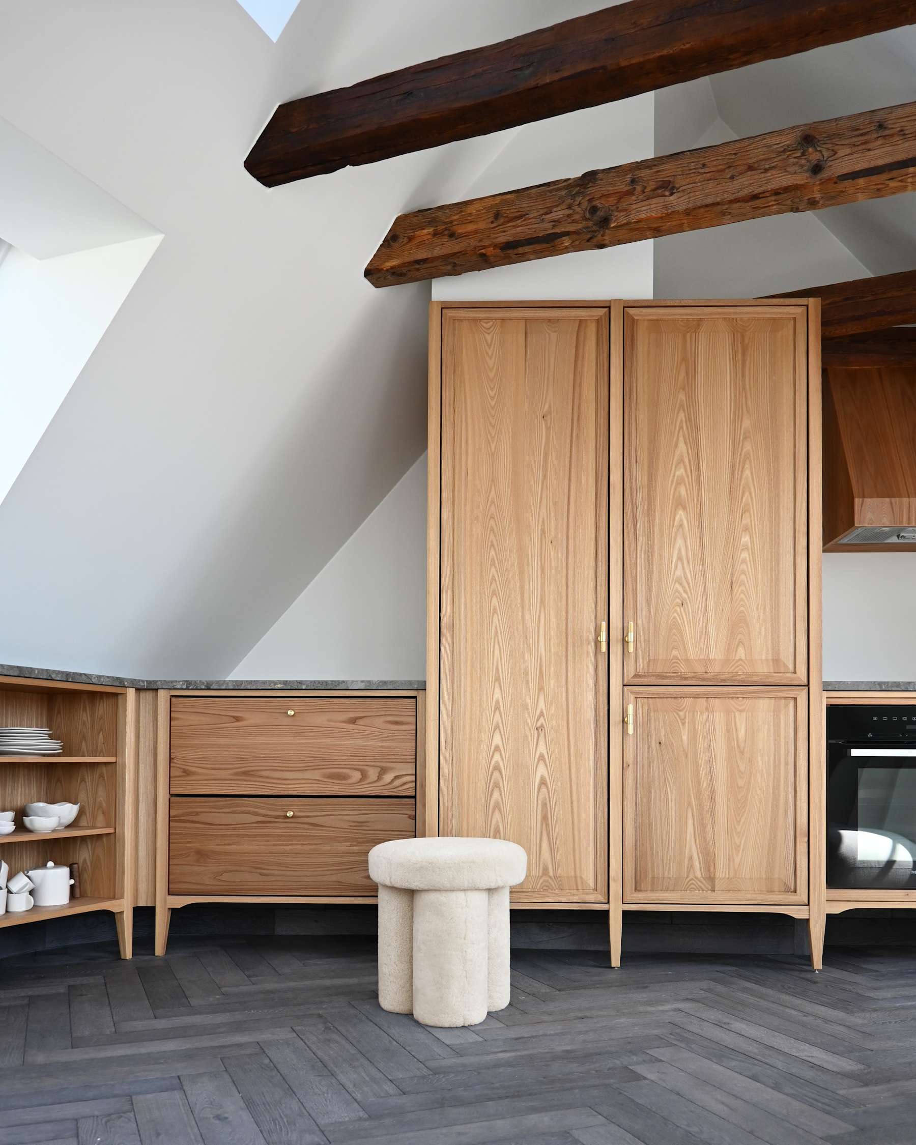 Stolička v tkanine Sheepskin BIG FOOT piesková