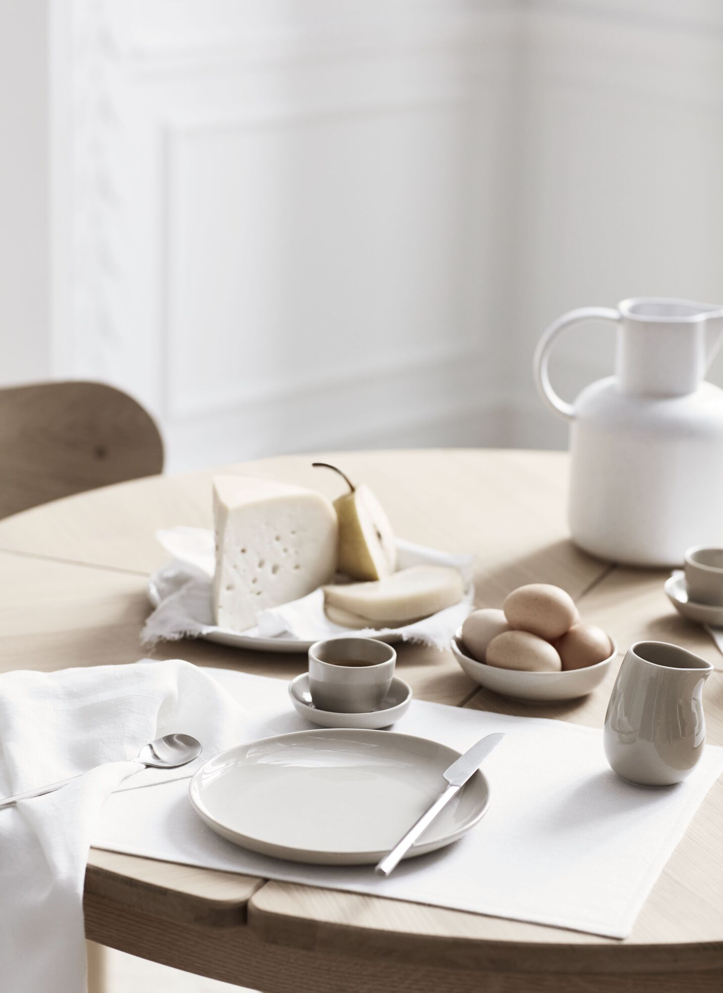 Okrúhly rozkladací stôl FUSION z bieleného dubového dreva