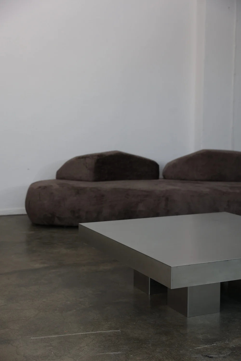 Kovový konferenčný stolík BLOCK