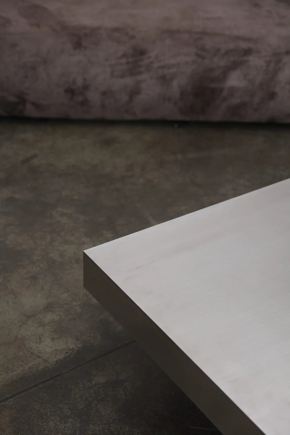 Kovový konferenčný stolík BLOCK