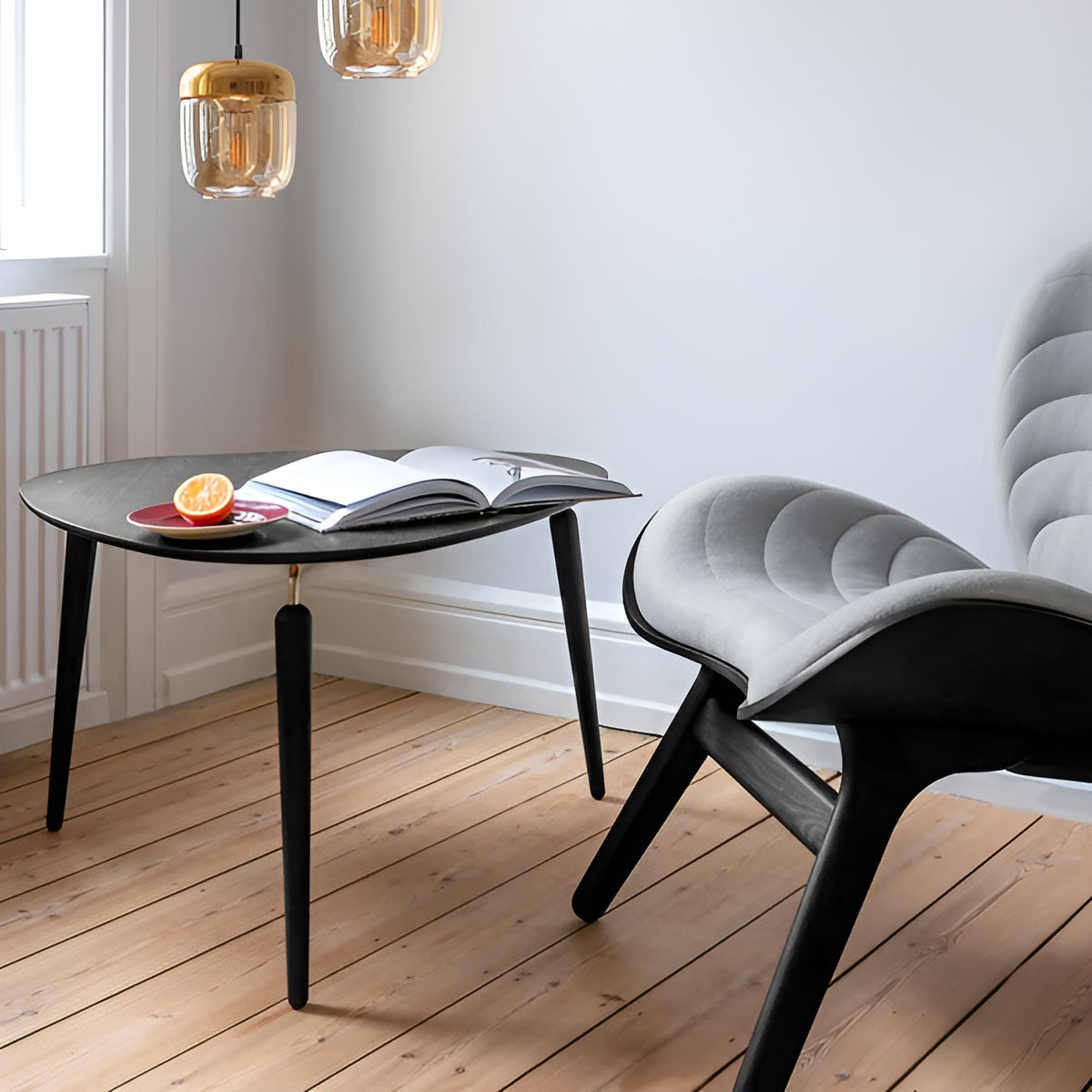 Kávový stolík HANG OUT čierny dub so zlatými podperami