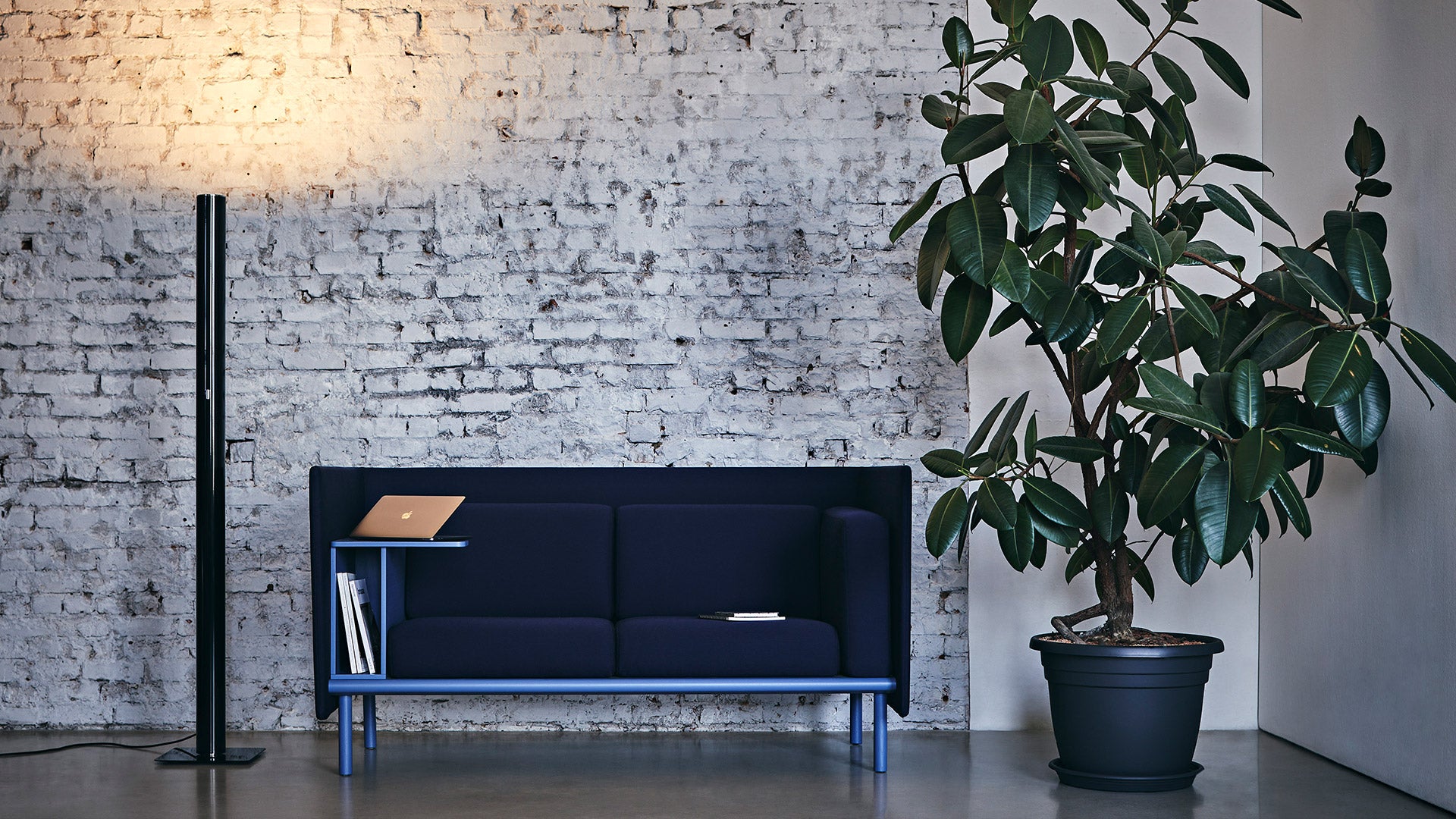 Stojaca lampa LLIO lesklá čierna