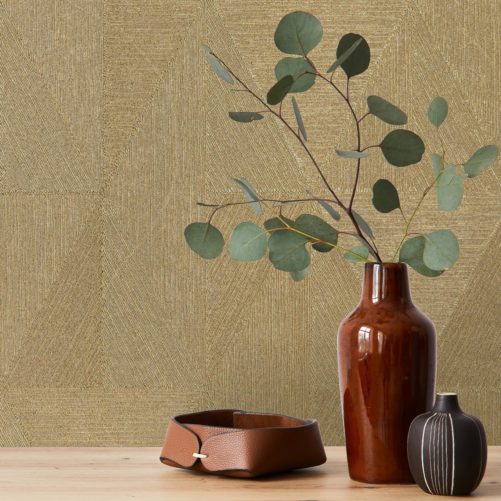 Metallic Wallpaper with Geometric Pattern IQUIRA - OR Gold