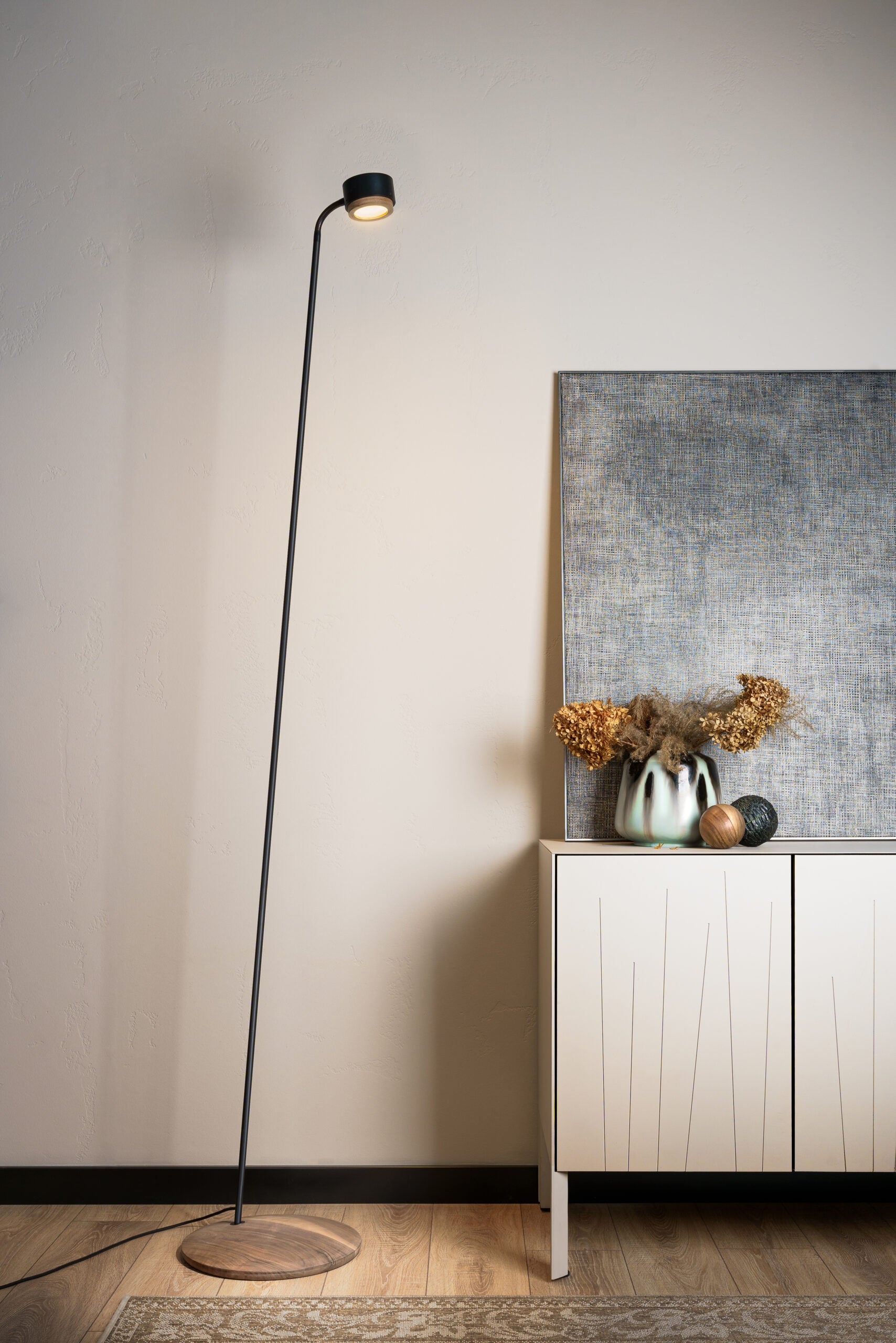 JUBI floor lamp in aluminum with walnut wood