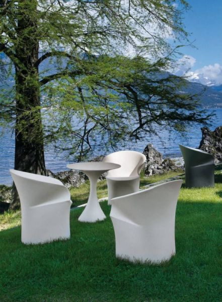 Kissi white kissi cafe table