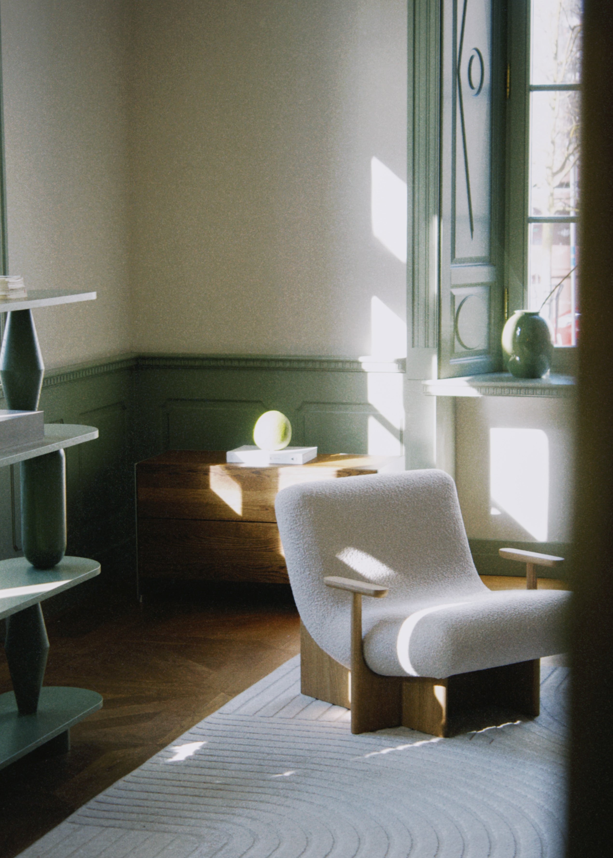 KIVO Armchair in White with Oak Base
