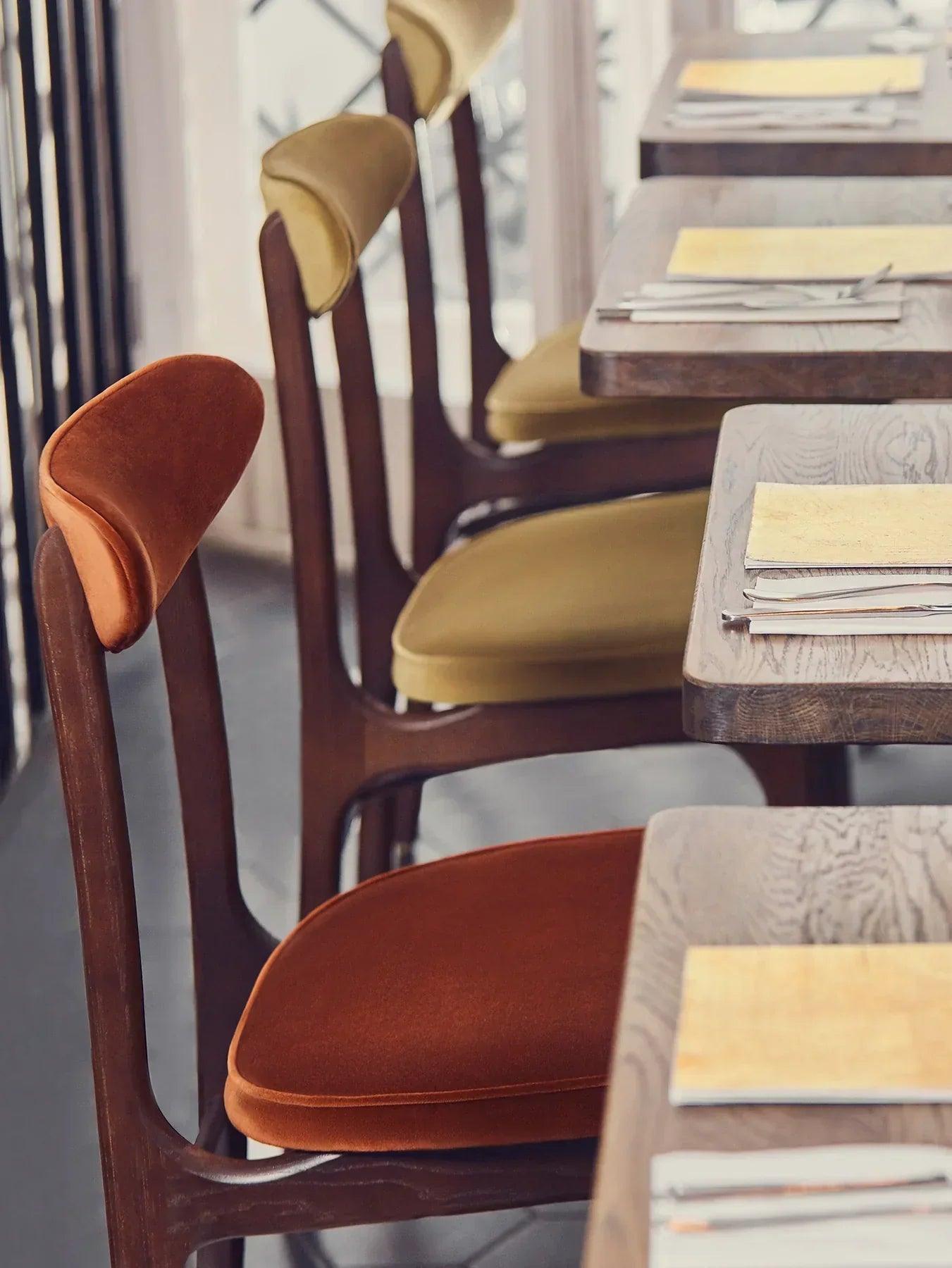 Krzesło 200-190 czerwony w tkaninie Velvet Sierra 366 concept    Eye on Design