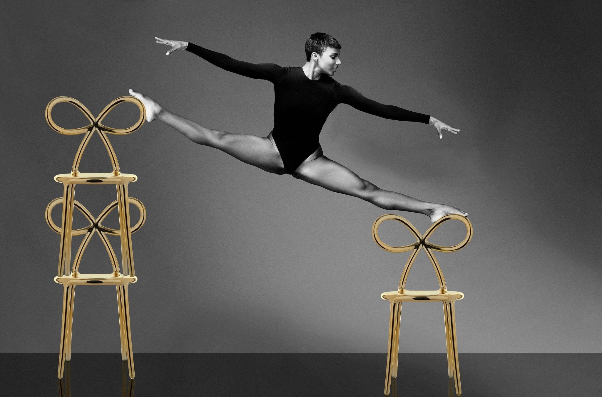 Krzesło RIBBON złoty Qeeboo    Eye on Design