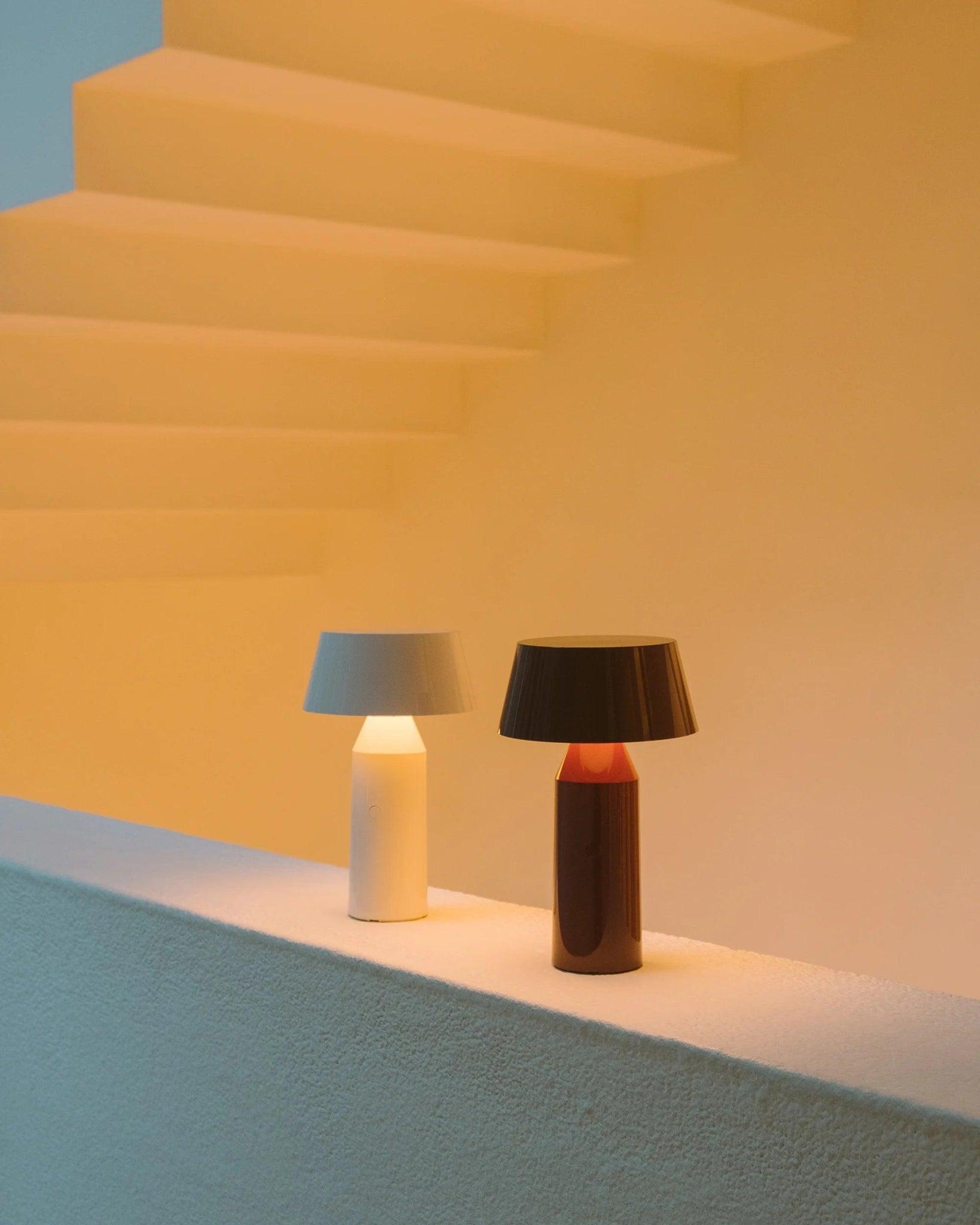 Lampa akumulatorowa BICOCA kremowy Marset    Eye on Design