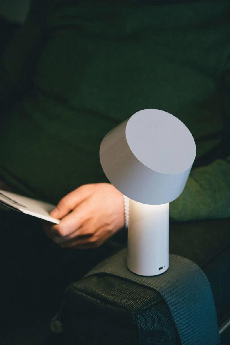 Lampa akumulatorowa BICOCA kremowy Marset    Eye on Design
