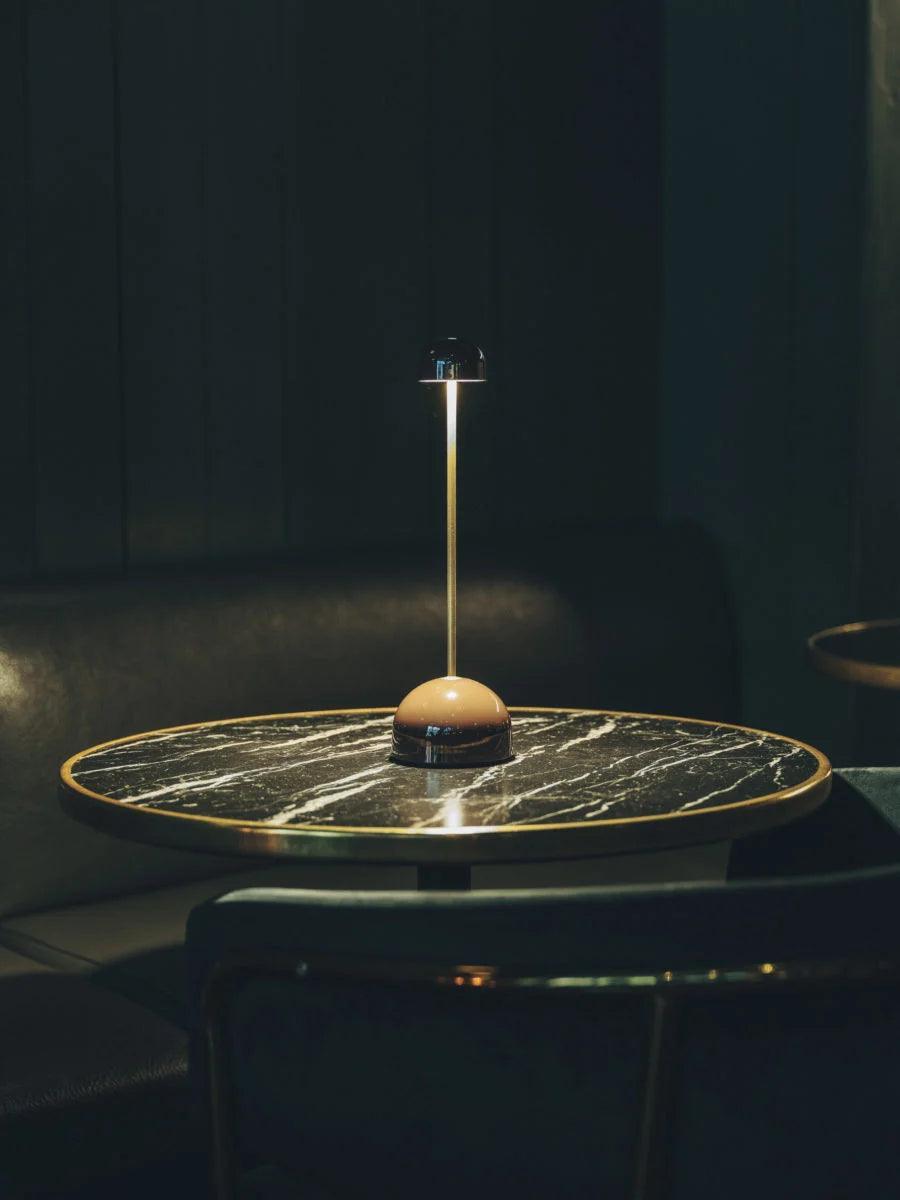 Lampa akumulatorowa SIPS biały ze srebrnym Marset    Eye on Design