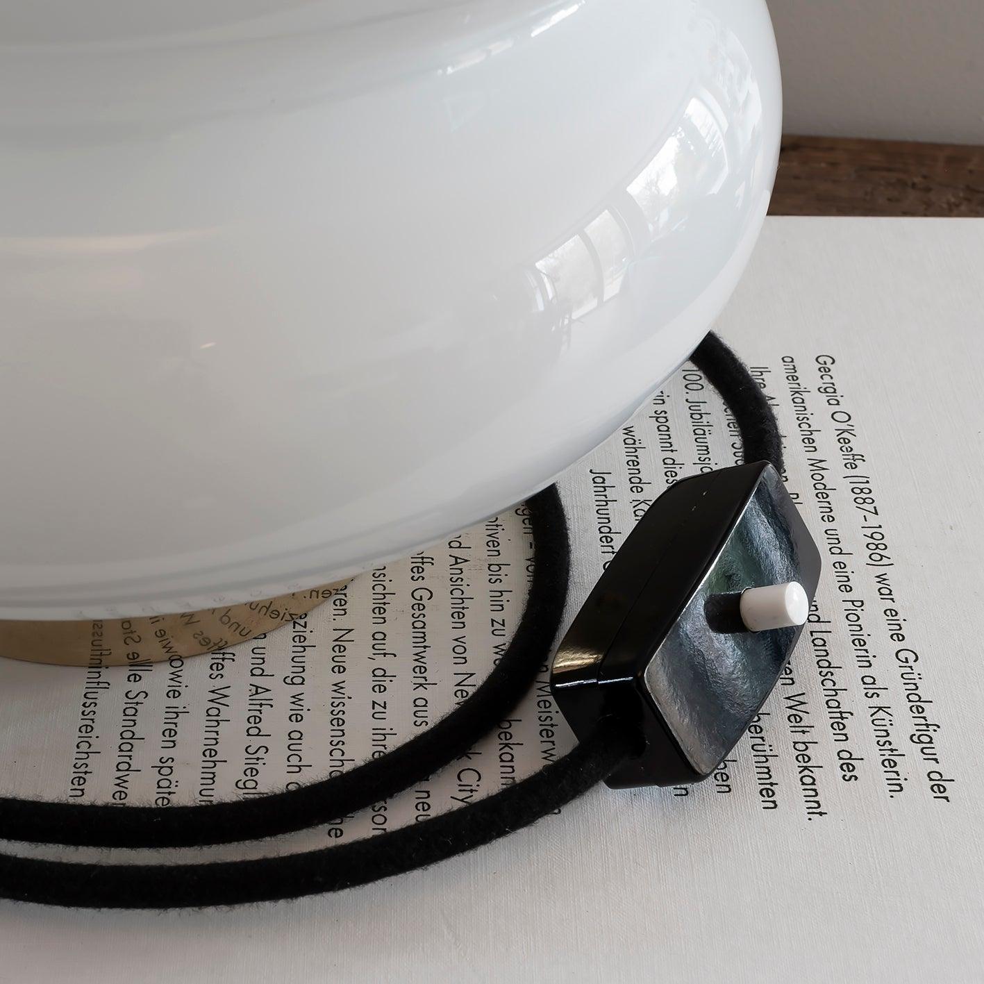 Lampa stołowa BIBE mosiężny Embassy Interiors    Eye on Design