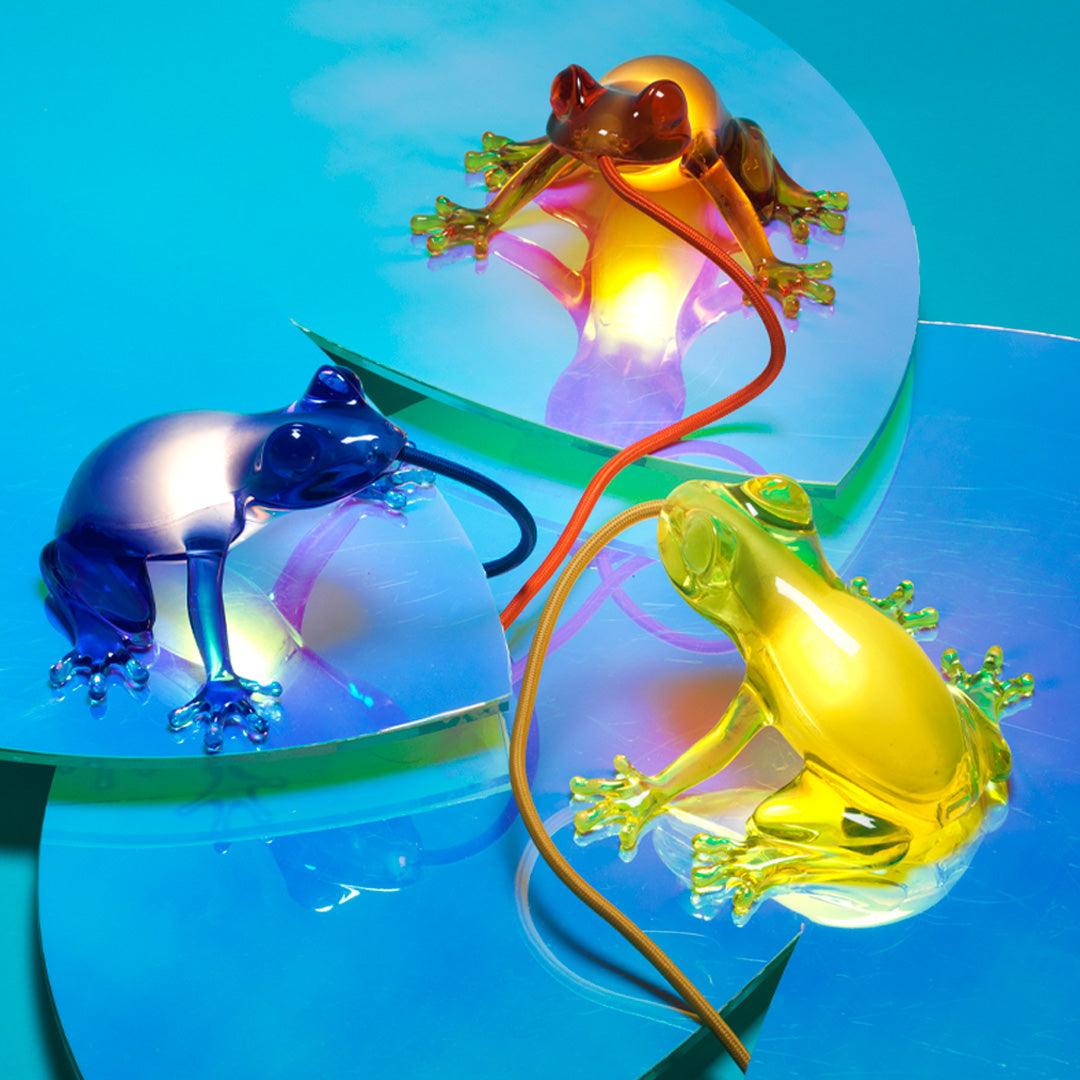 Lampa wisząca HUNGRY FROG bursztyn Qeeboo    Eye on Design