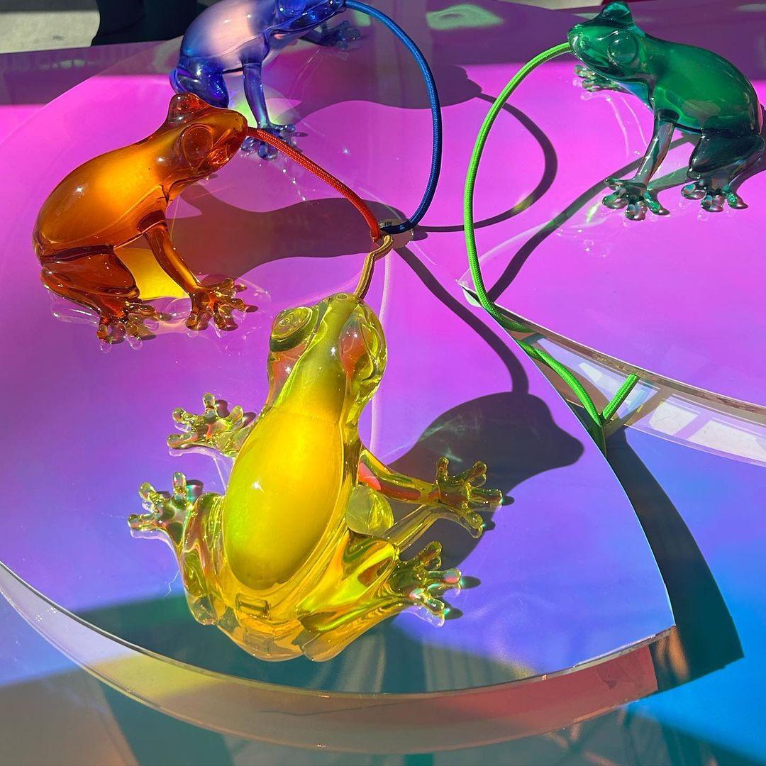 Lampa wisząca HUNGRY FROG zielony Qeeboo    Eye on Design