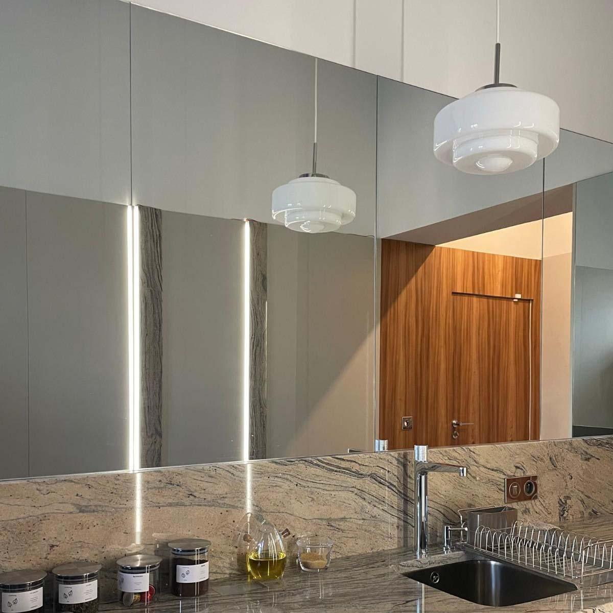 Lampa wisząca MÉMOIRE mosiężny Embassy Interiors    Eye on Design